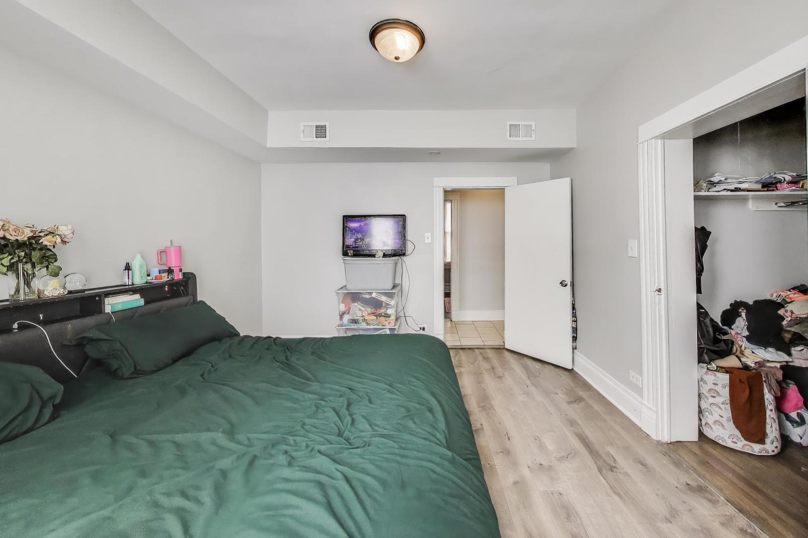 5169 S Michigan Avenue