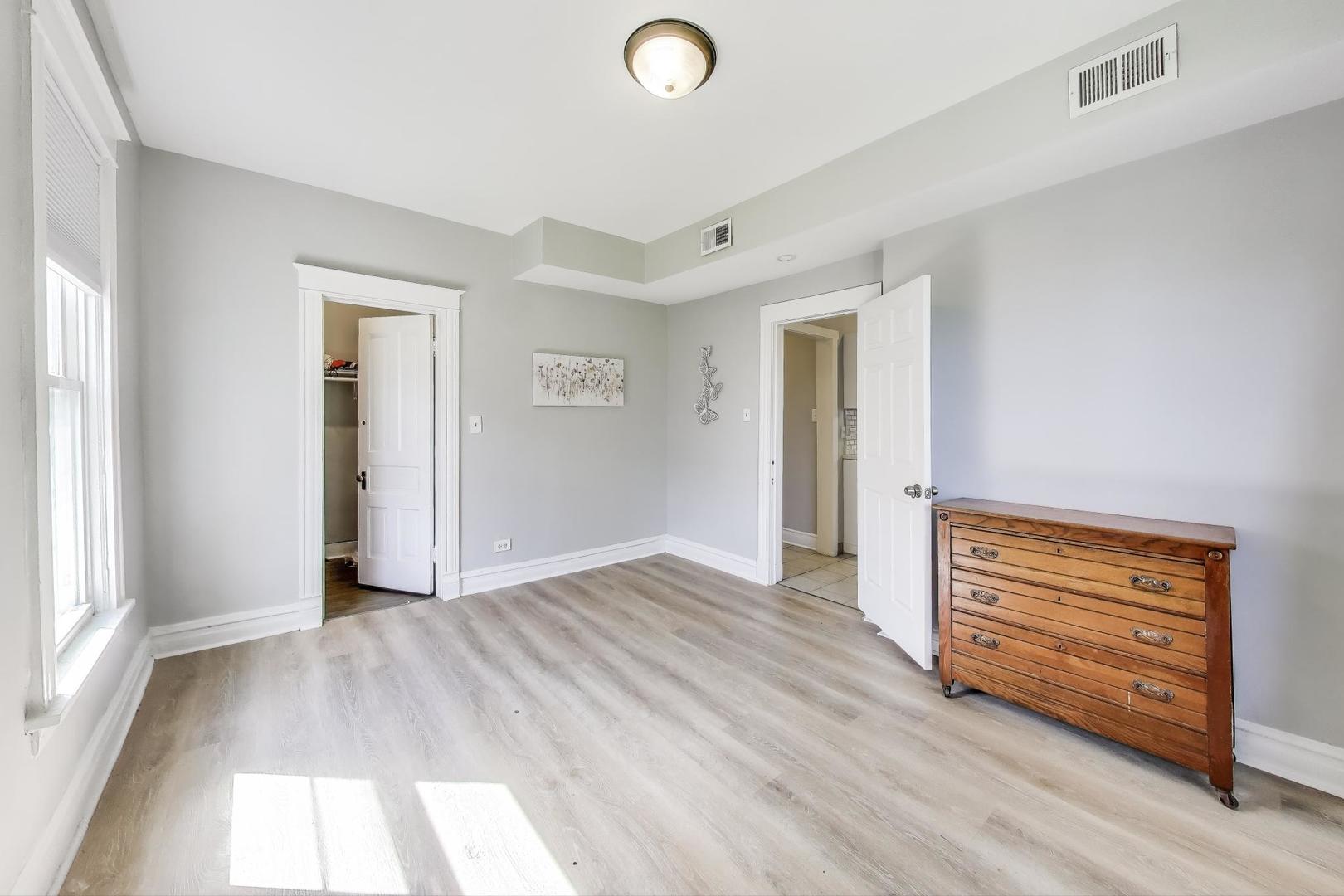 5169 S Michigan Avenue