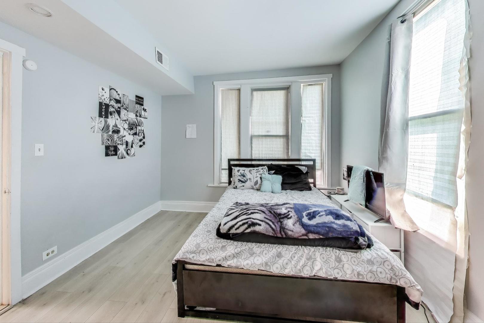 5169 S Michigan Avenue