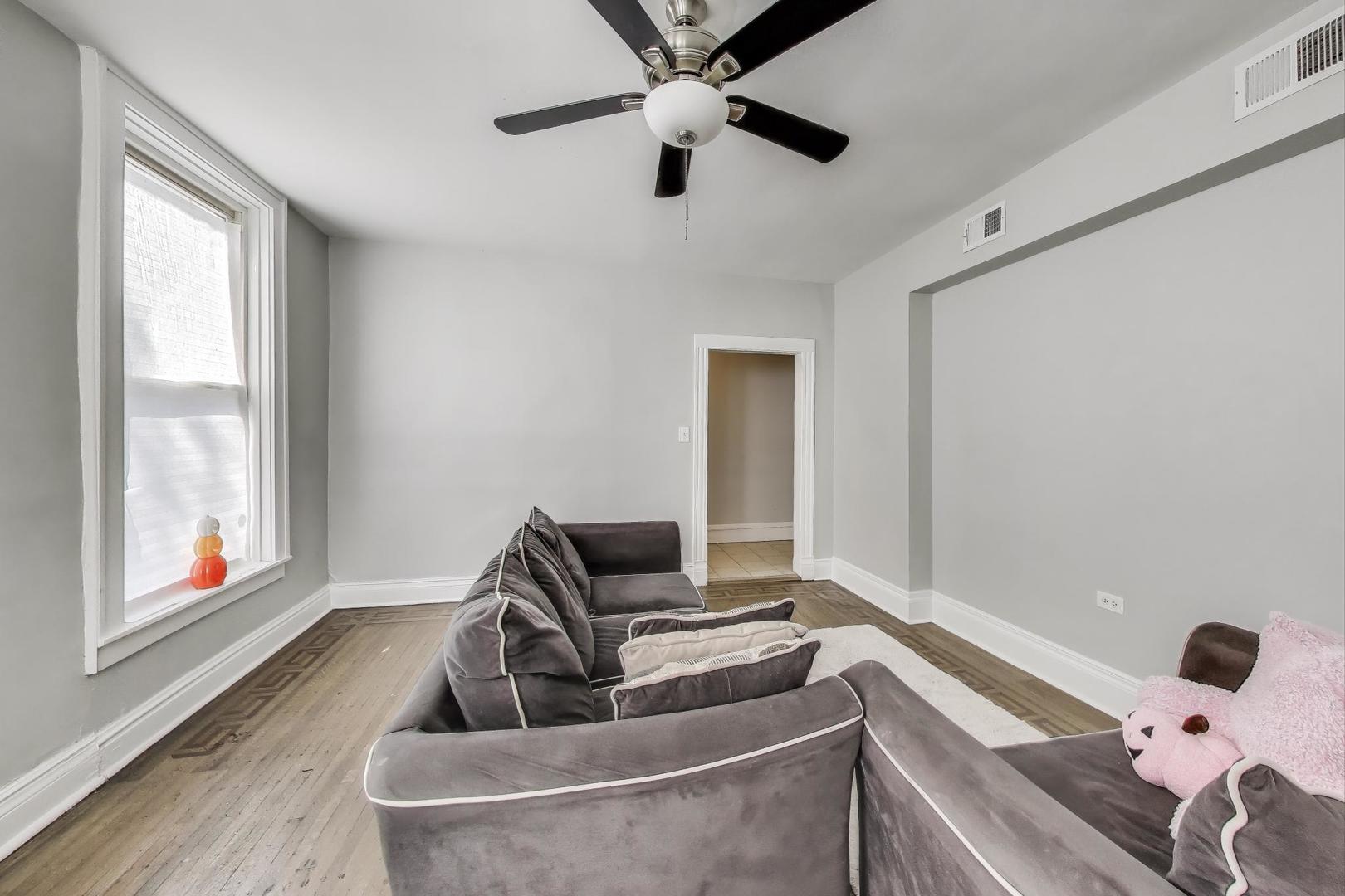 5169 S Michigan Avenue