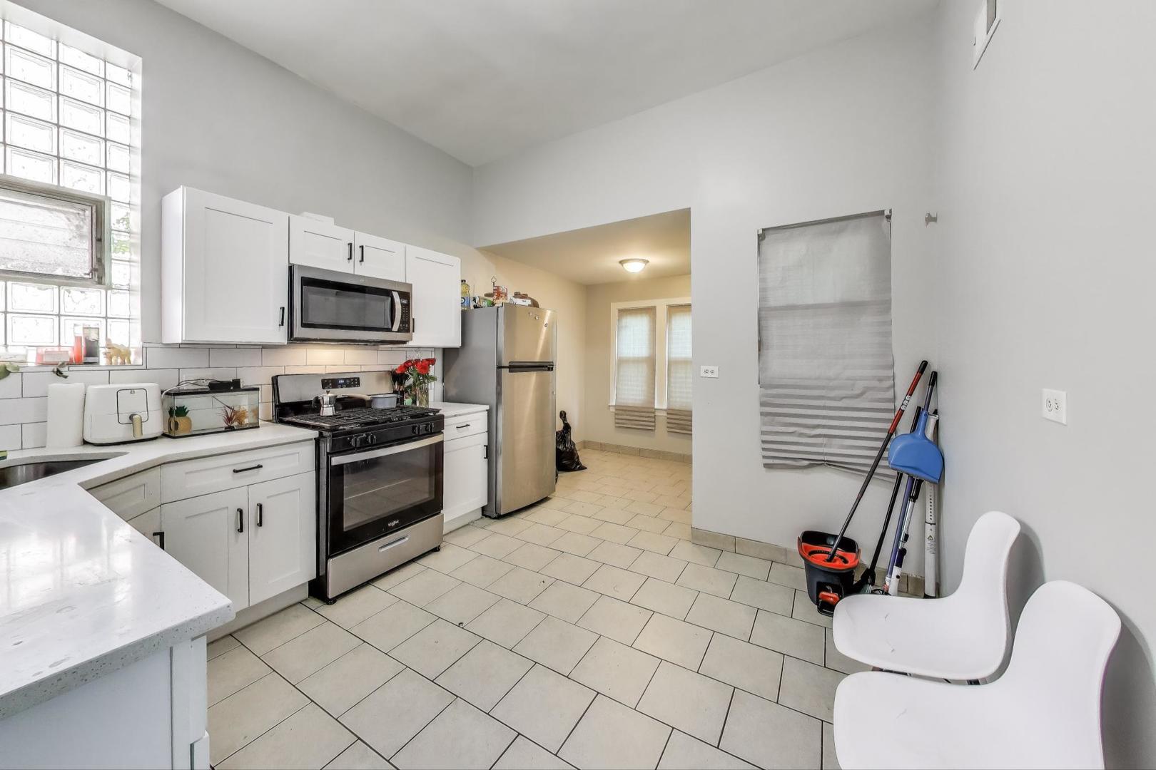 5169 S Michigan Avenue