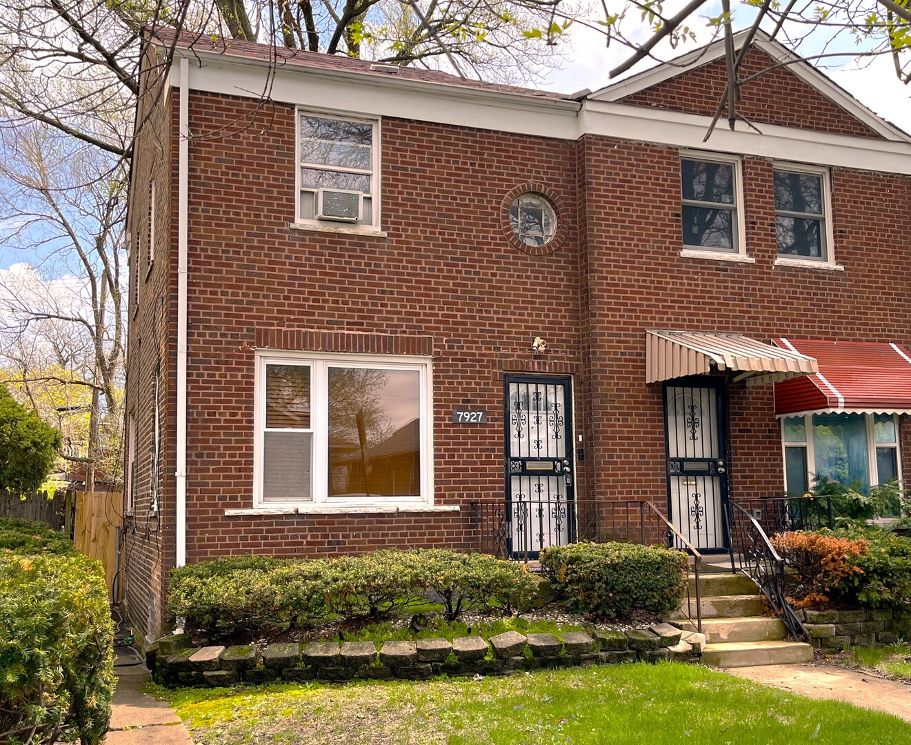 7927 S JEFFERY Boulevard