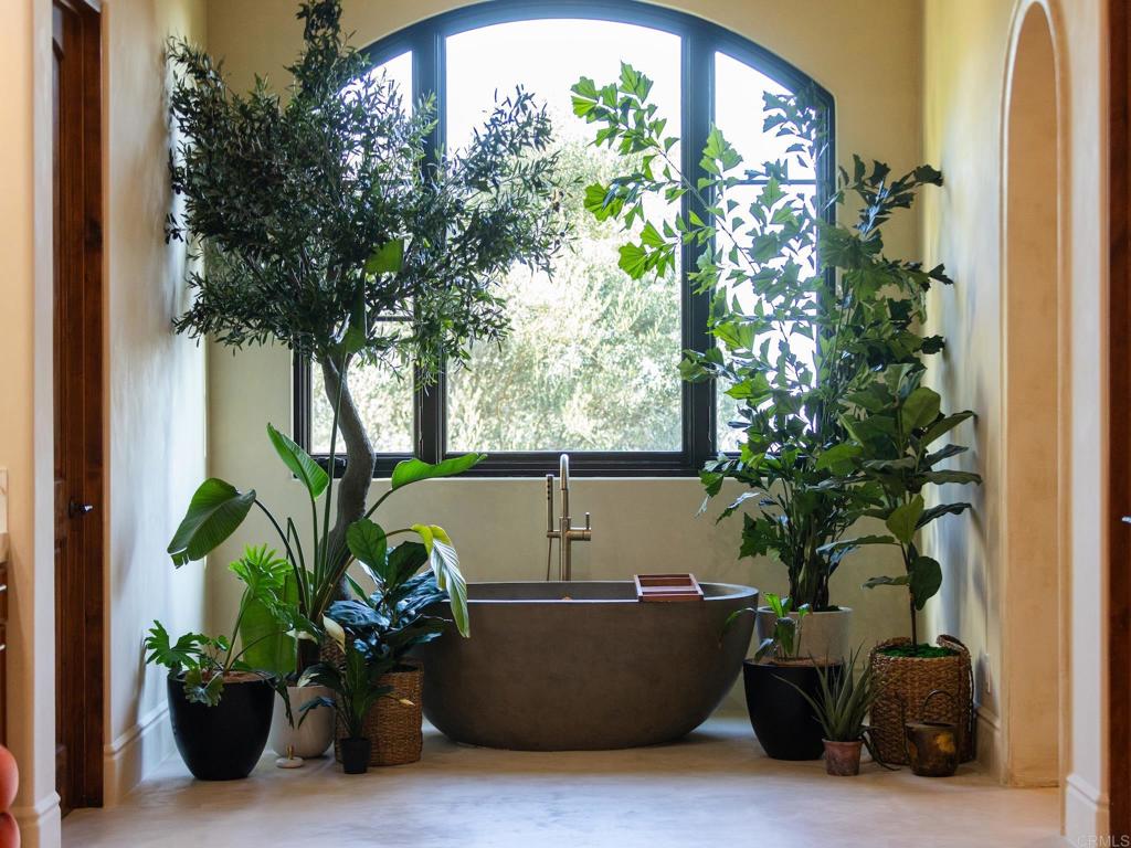 18000 Sunset Point Road