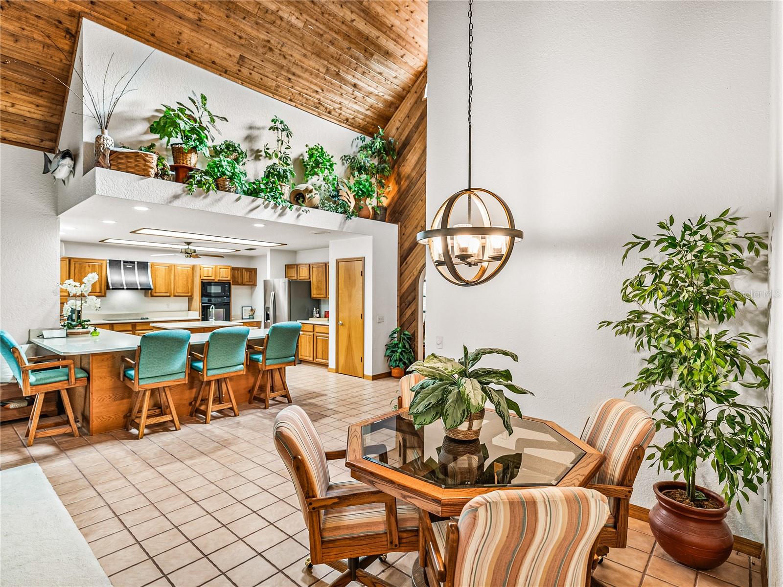 1341 COUNTRY OAKS BLVD