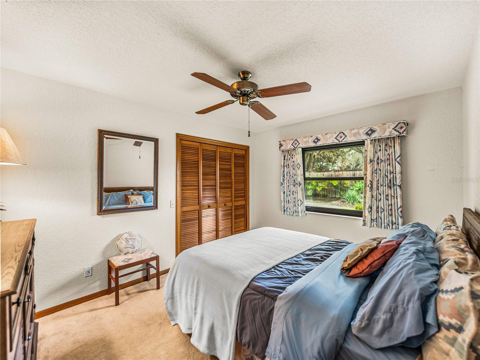 1341 COUNTRY OAKS BLVD