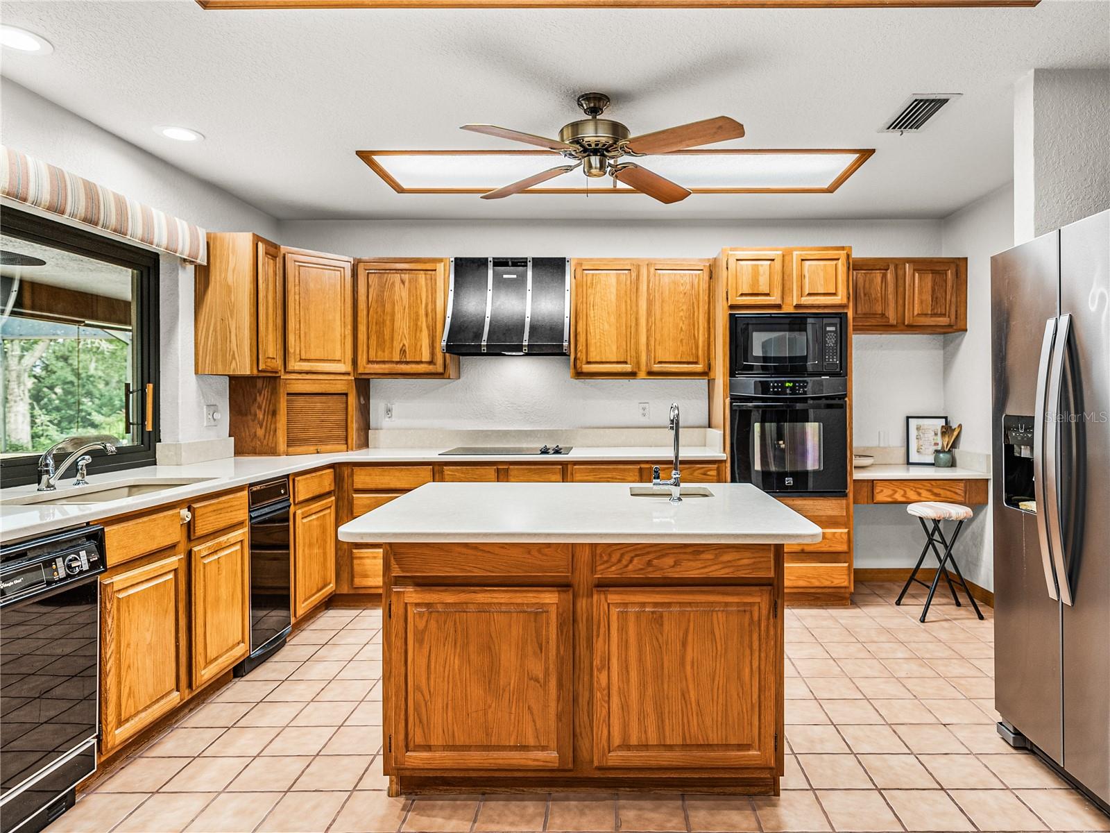1341 COUNTRY OAKS BLVD