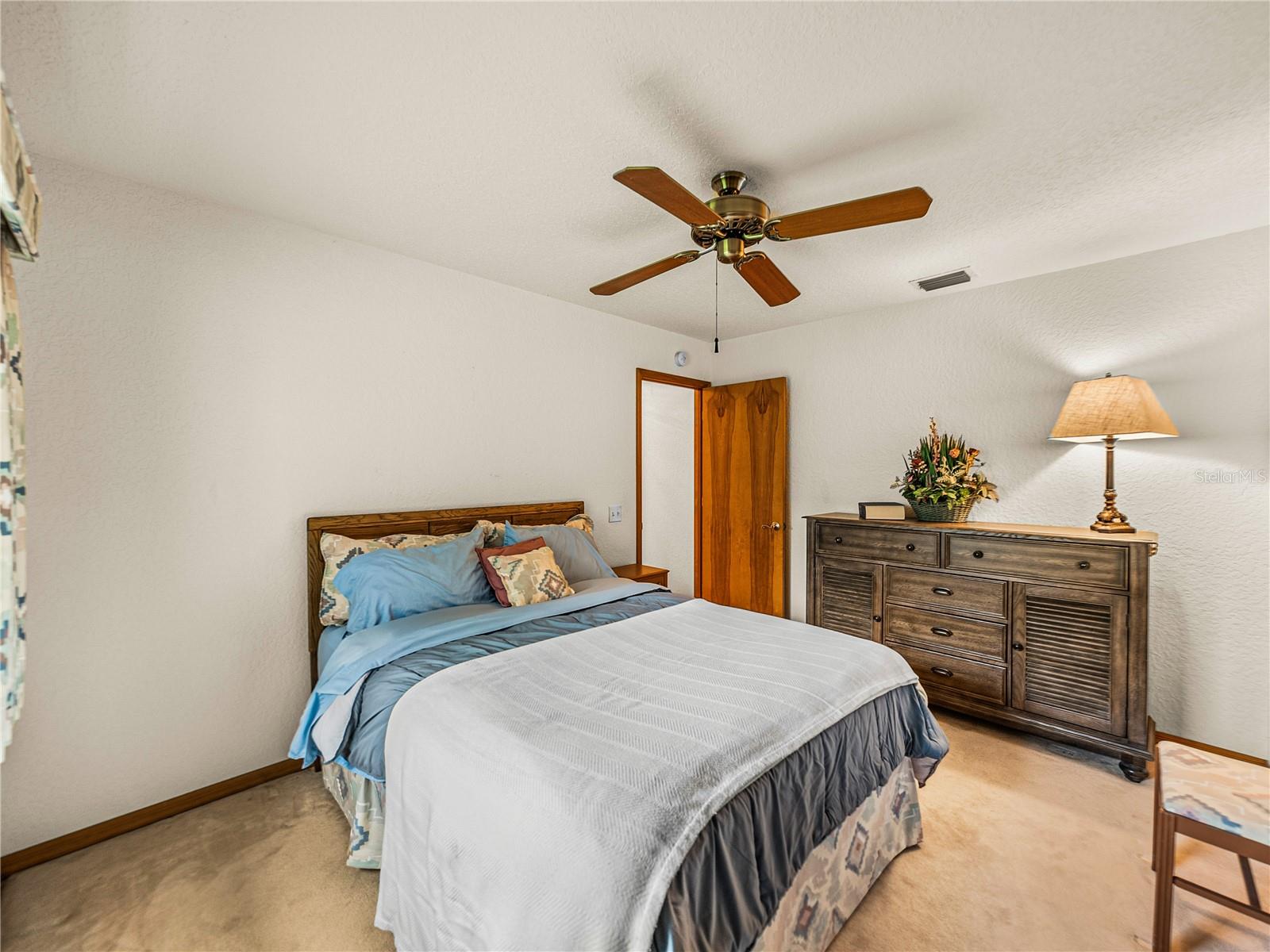 1341 COUNTRY OAKS BLVD