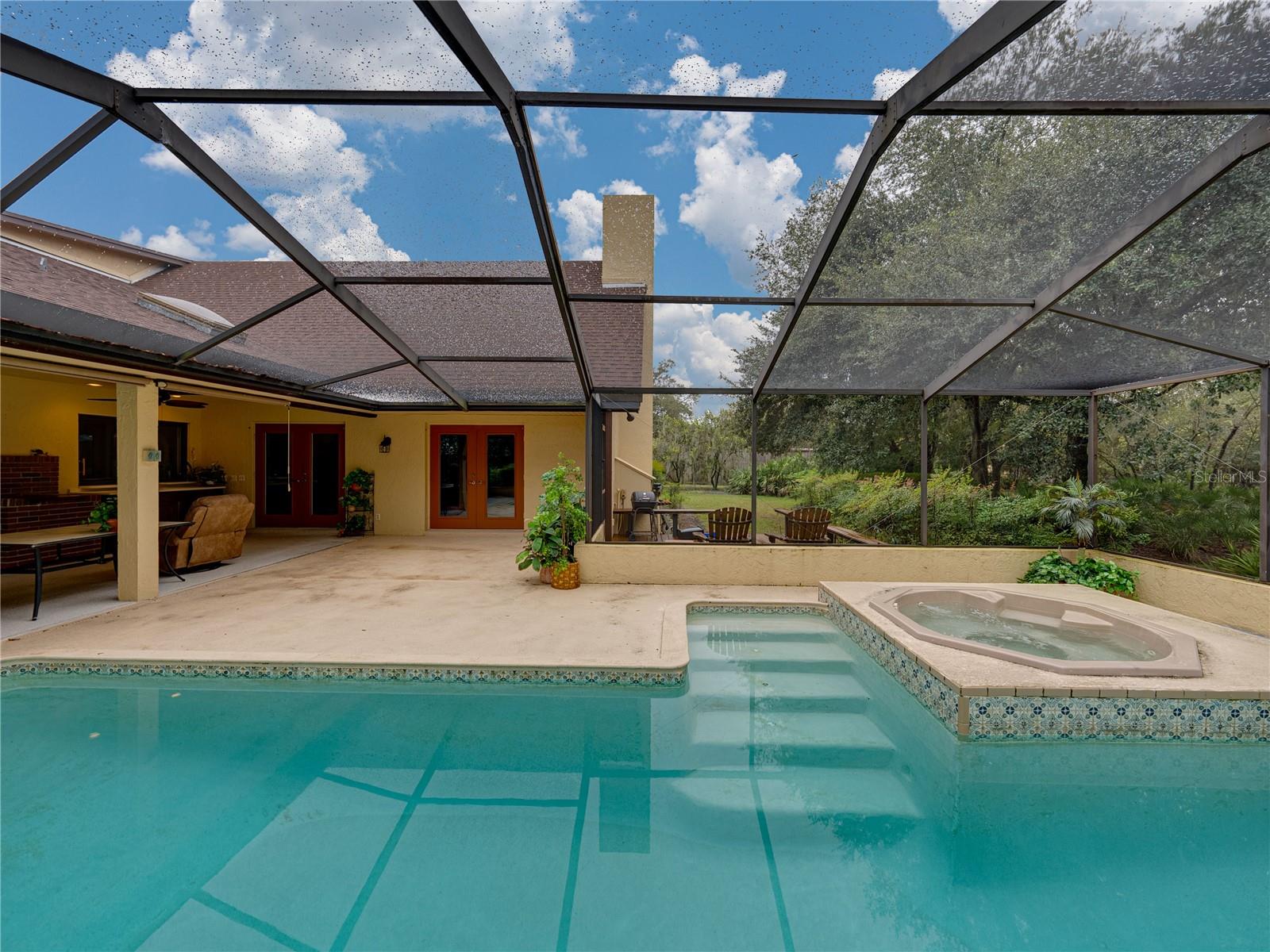 1341 COUNTRY OAKS BLVD