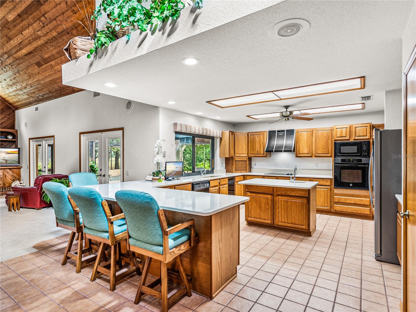1341 COUNTRY OAKS BLVD