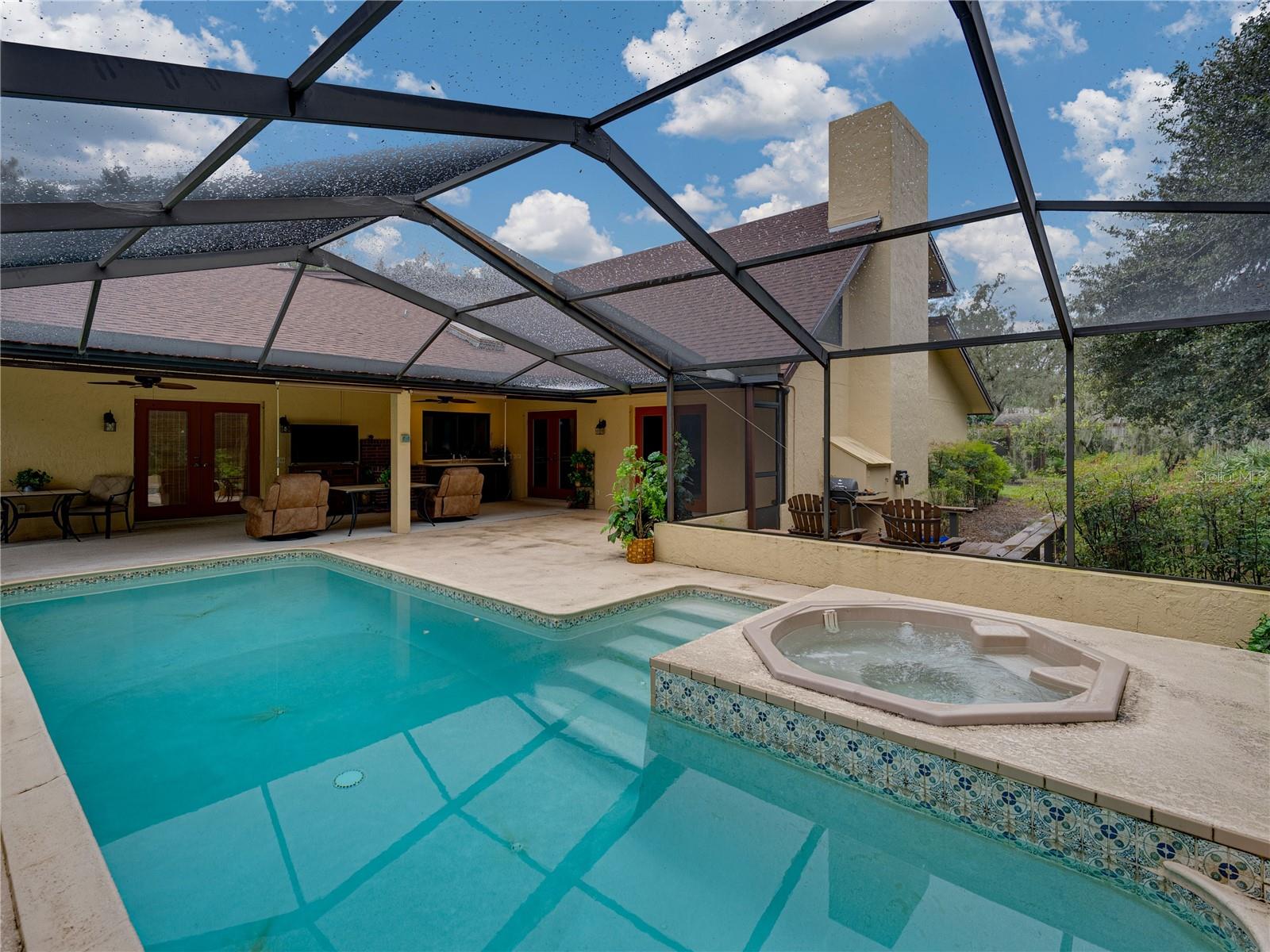 1341 COUNTRY OAKS BLVD