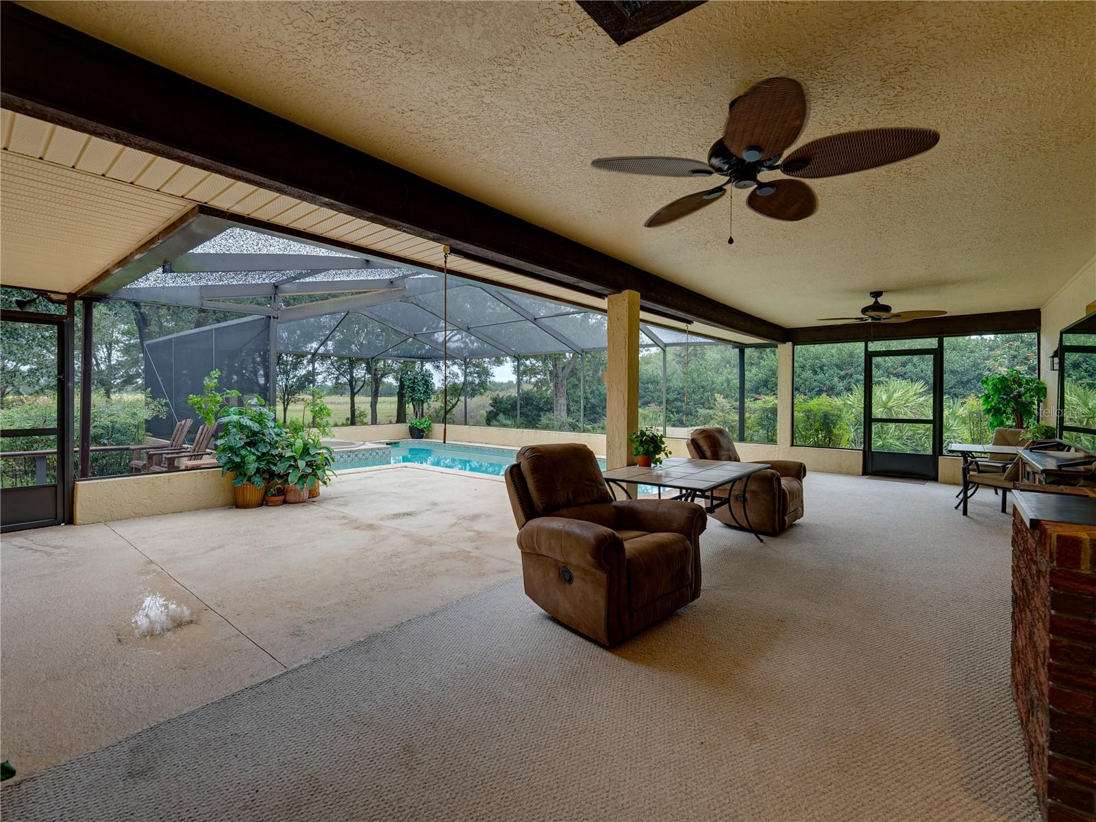 1341 COUNTRY OAKS BLVD