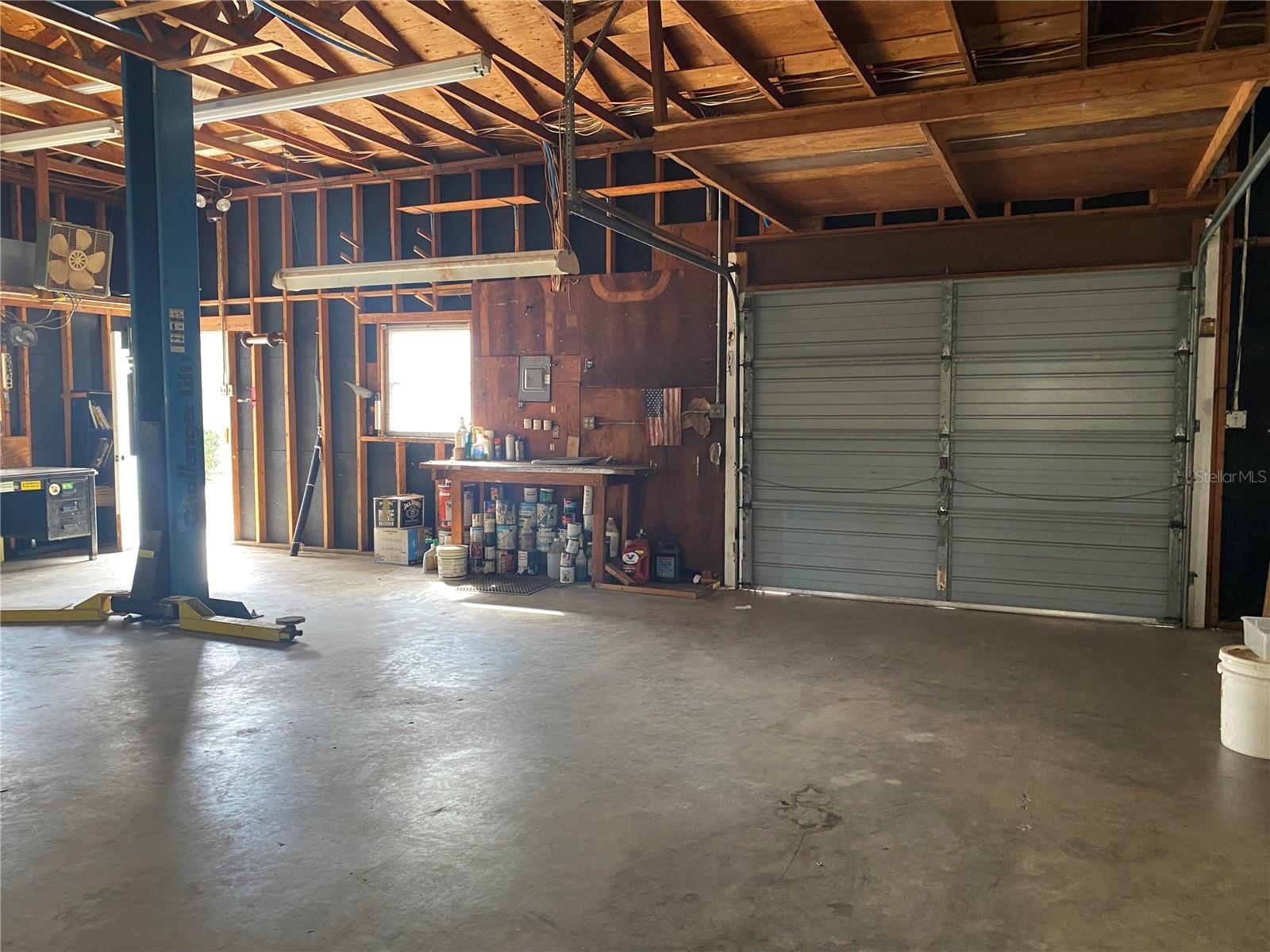 1117 N LAKESHORE BLVD