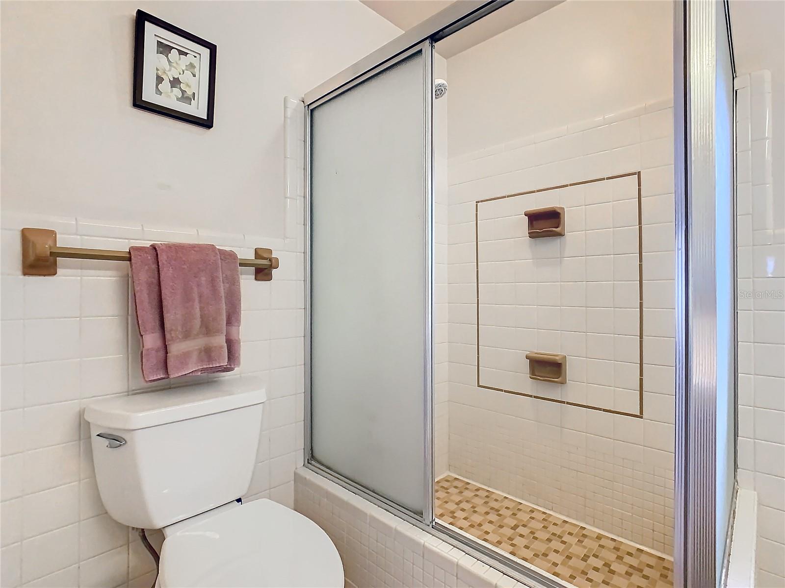 1117 N LAKESHORE BLVD