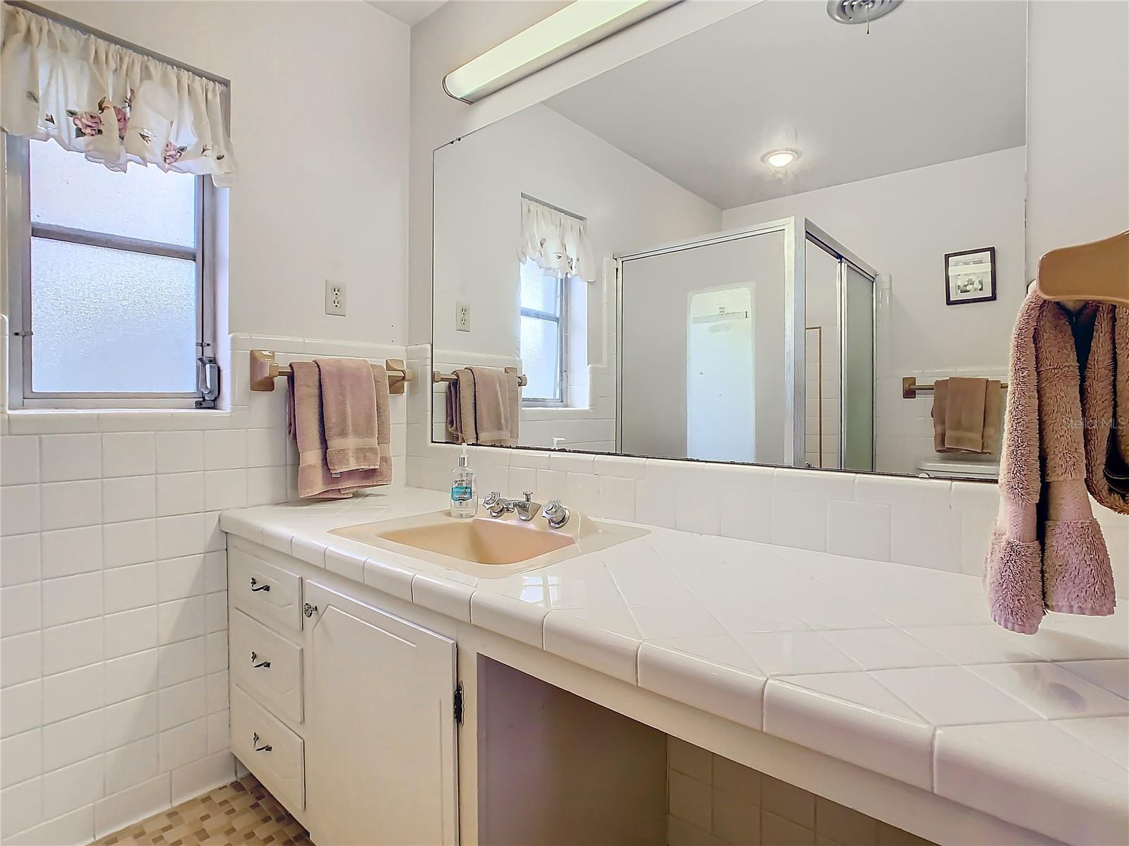 1117 N LAKESHORE BLVD