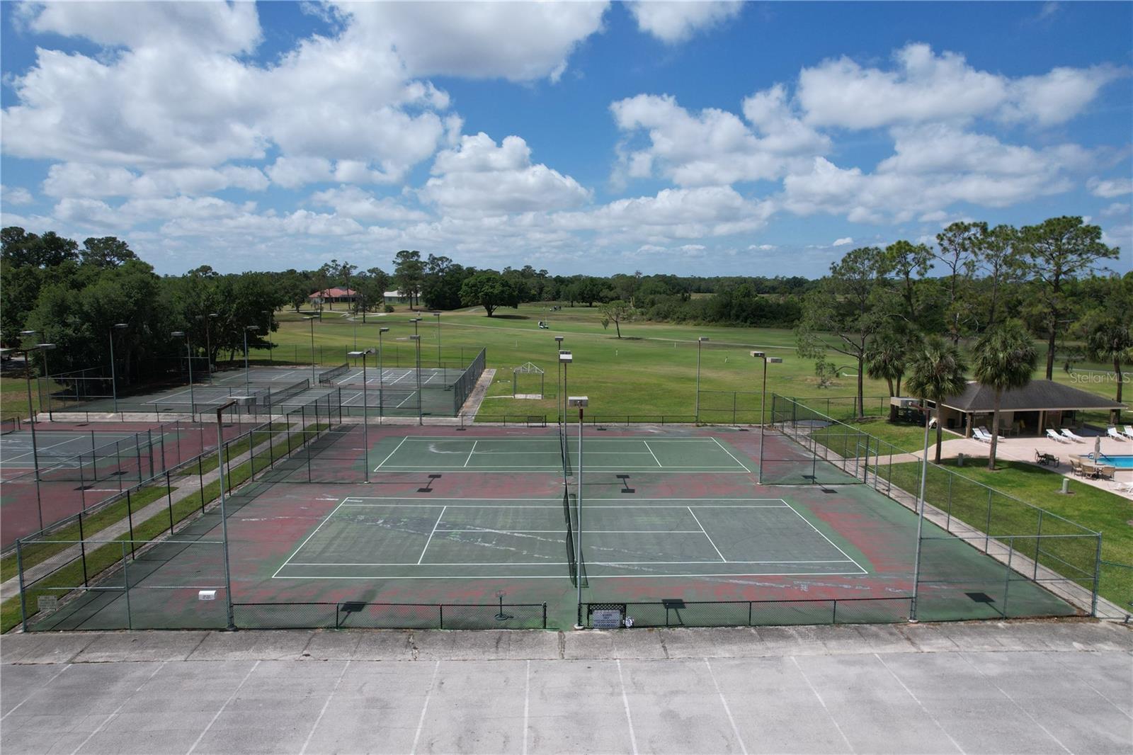 571 SAINT ANDREWS RD