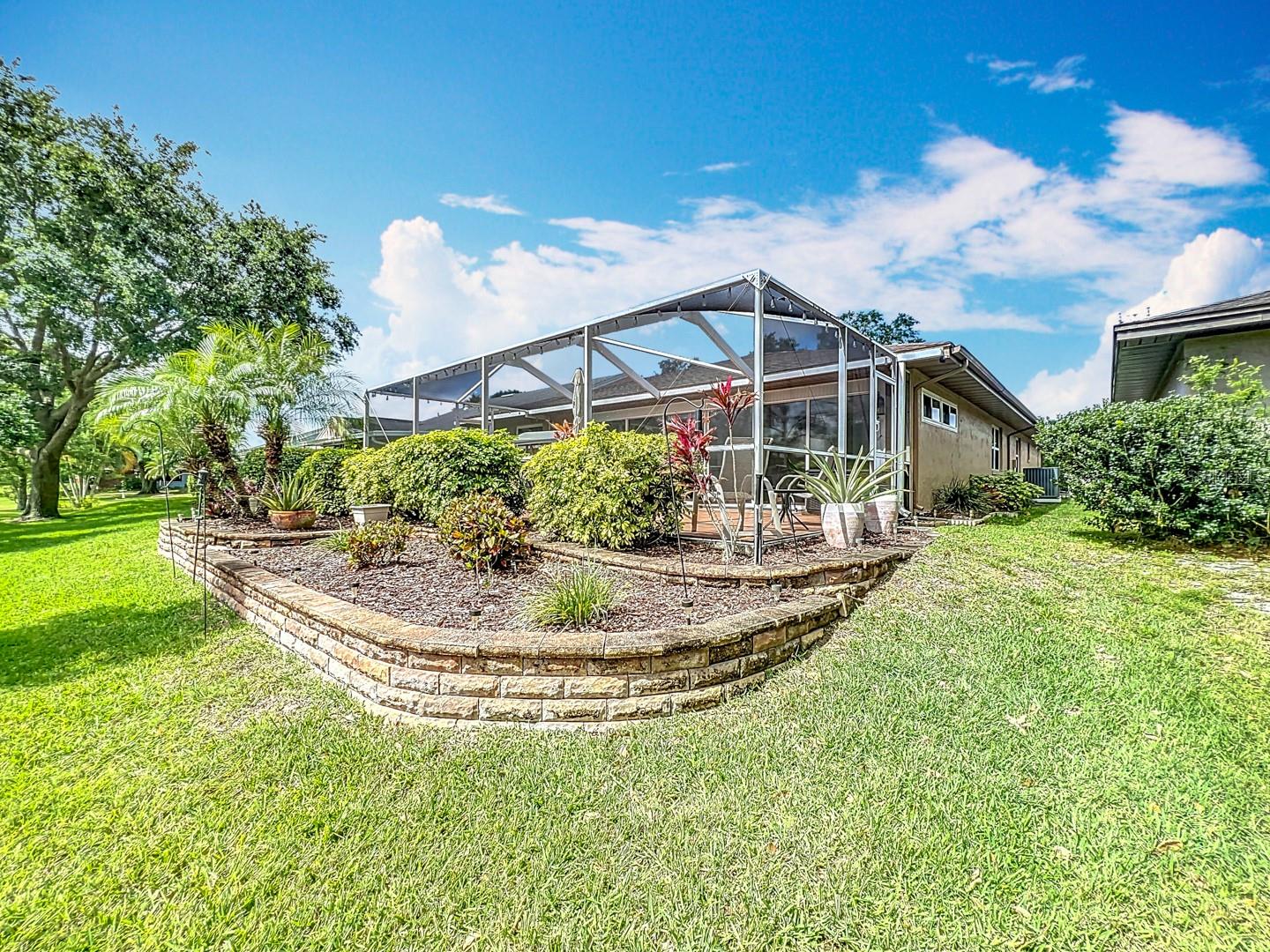 571 SAINT ANDREWS RD