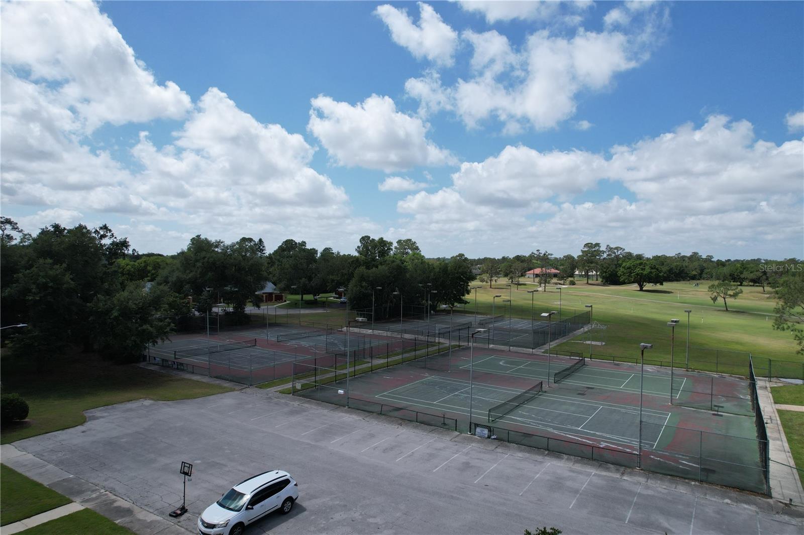 571 SAINT ANDREWS RD