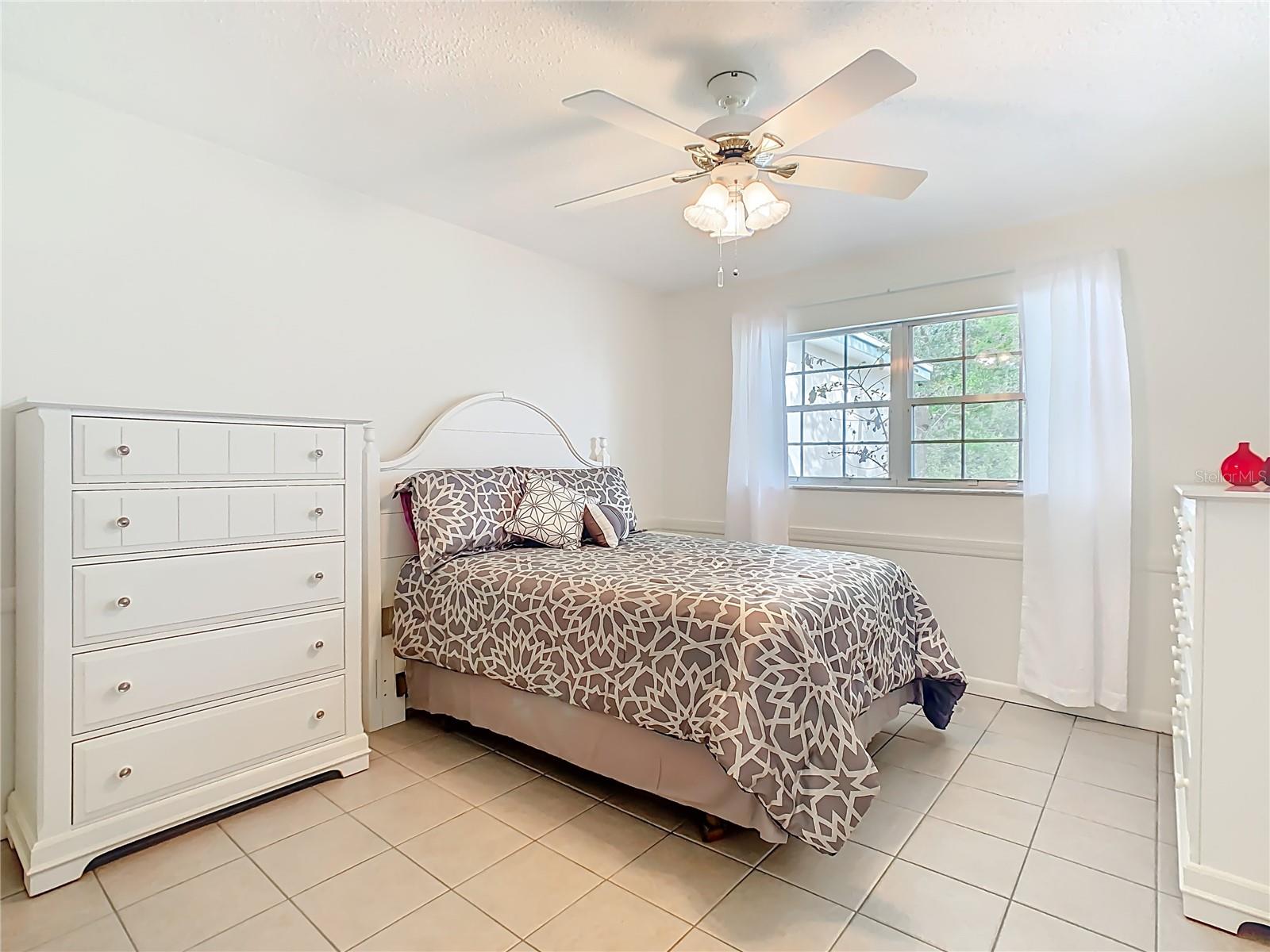 433 CANAL DR