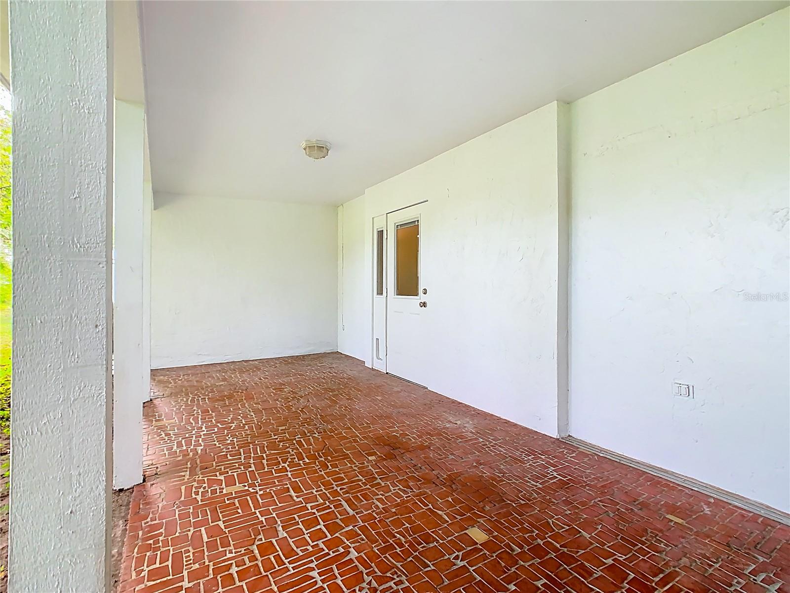 433 CANAL DR