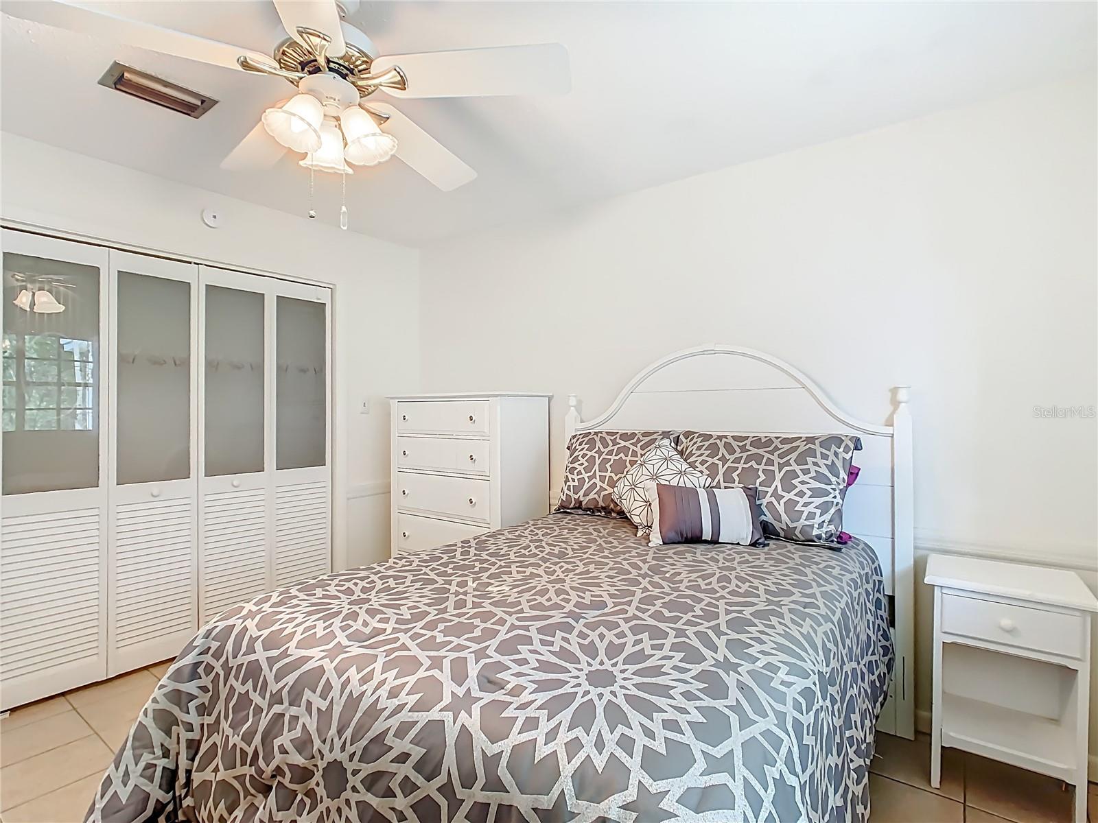 433 CANAL DR