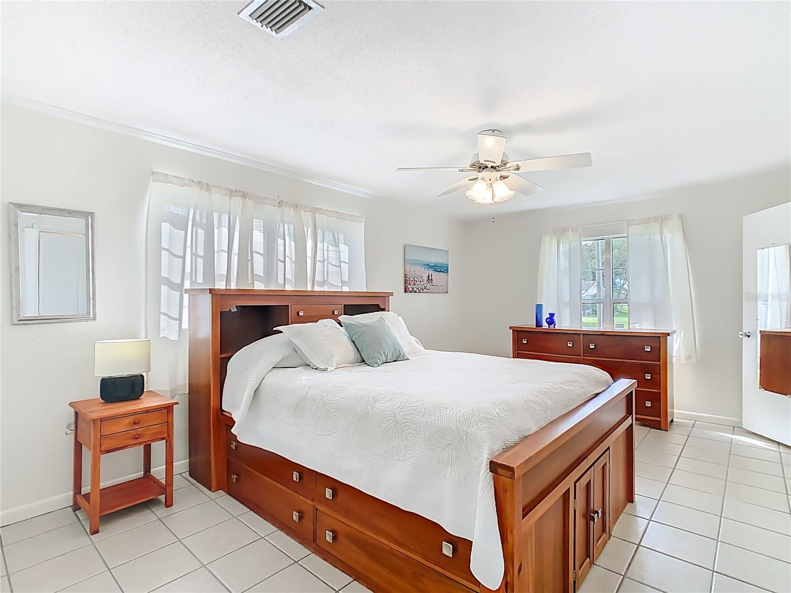 433 CANAL DR