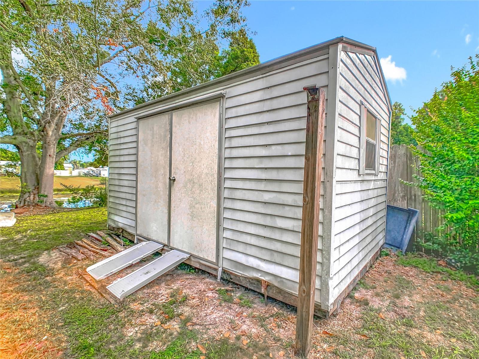 433 CANAL DR