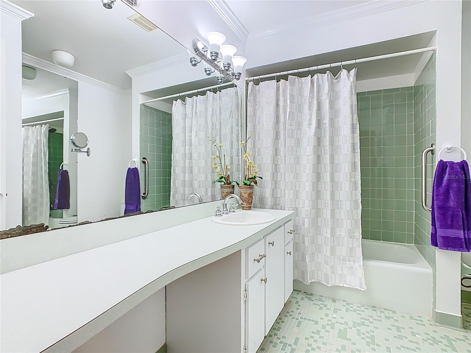 433 CANAL DR