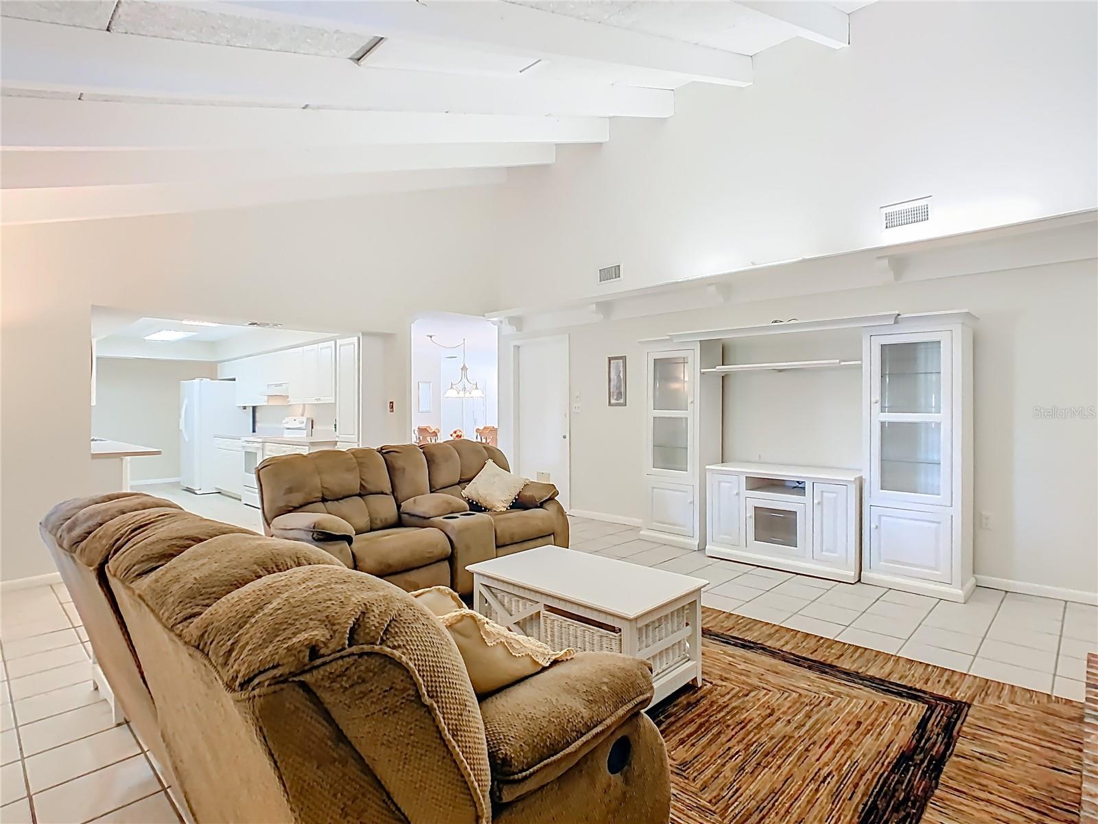 433 CANAL DR