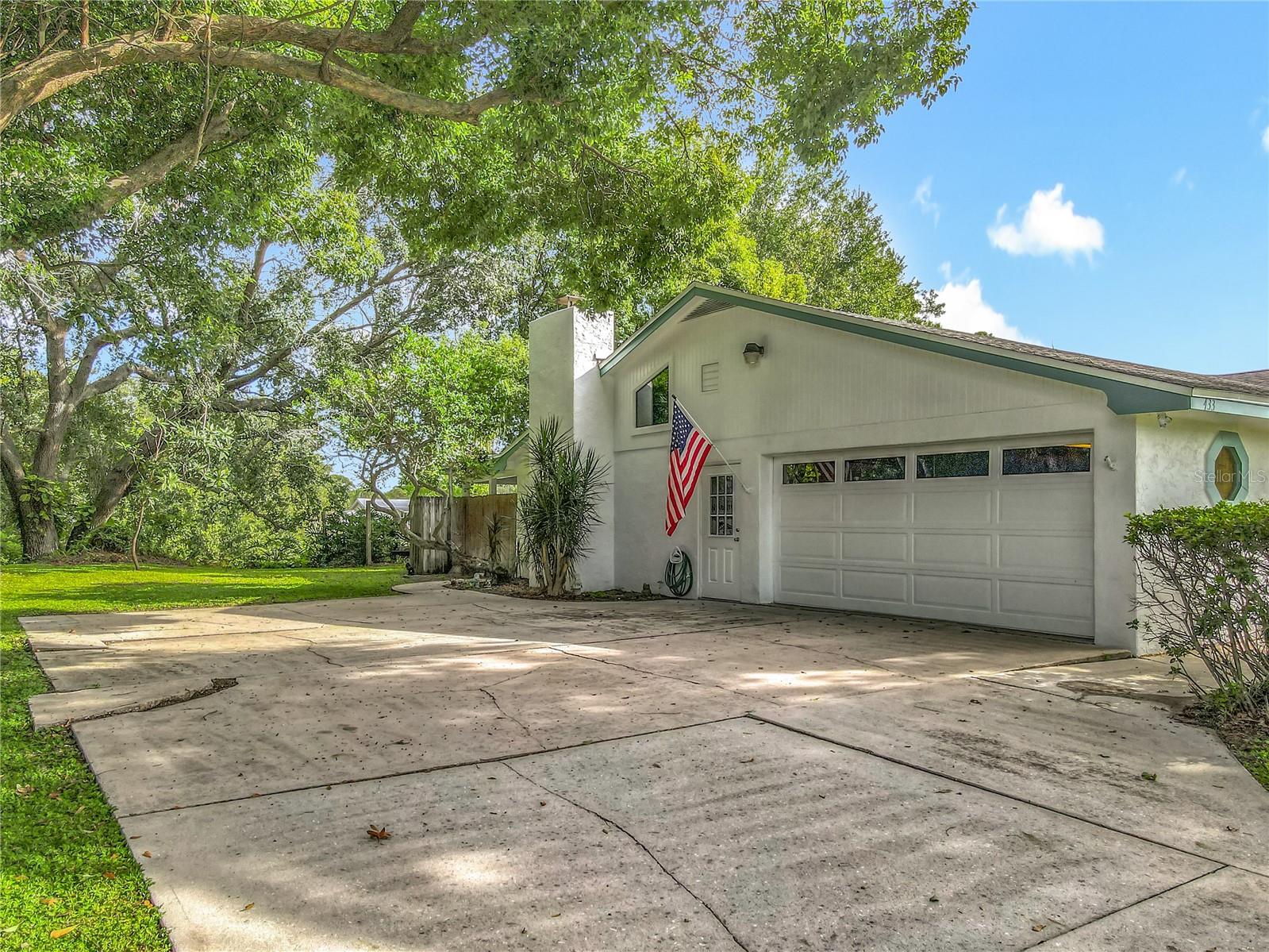 433 CANAL DR