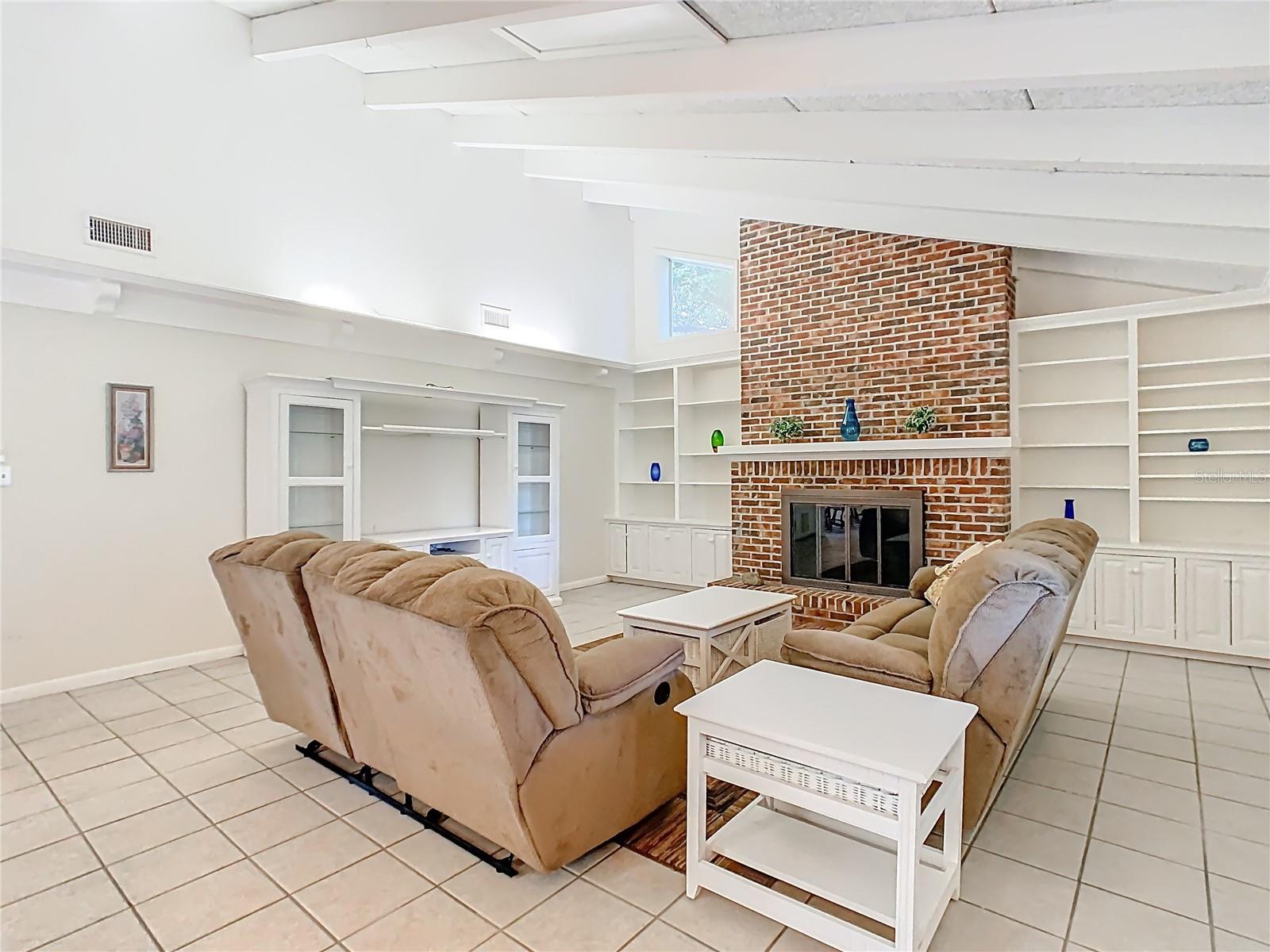 433 CANAL DR
