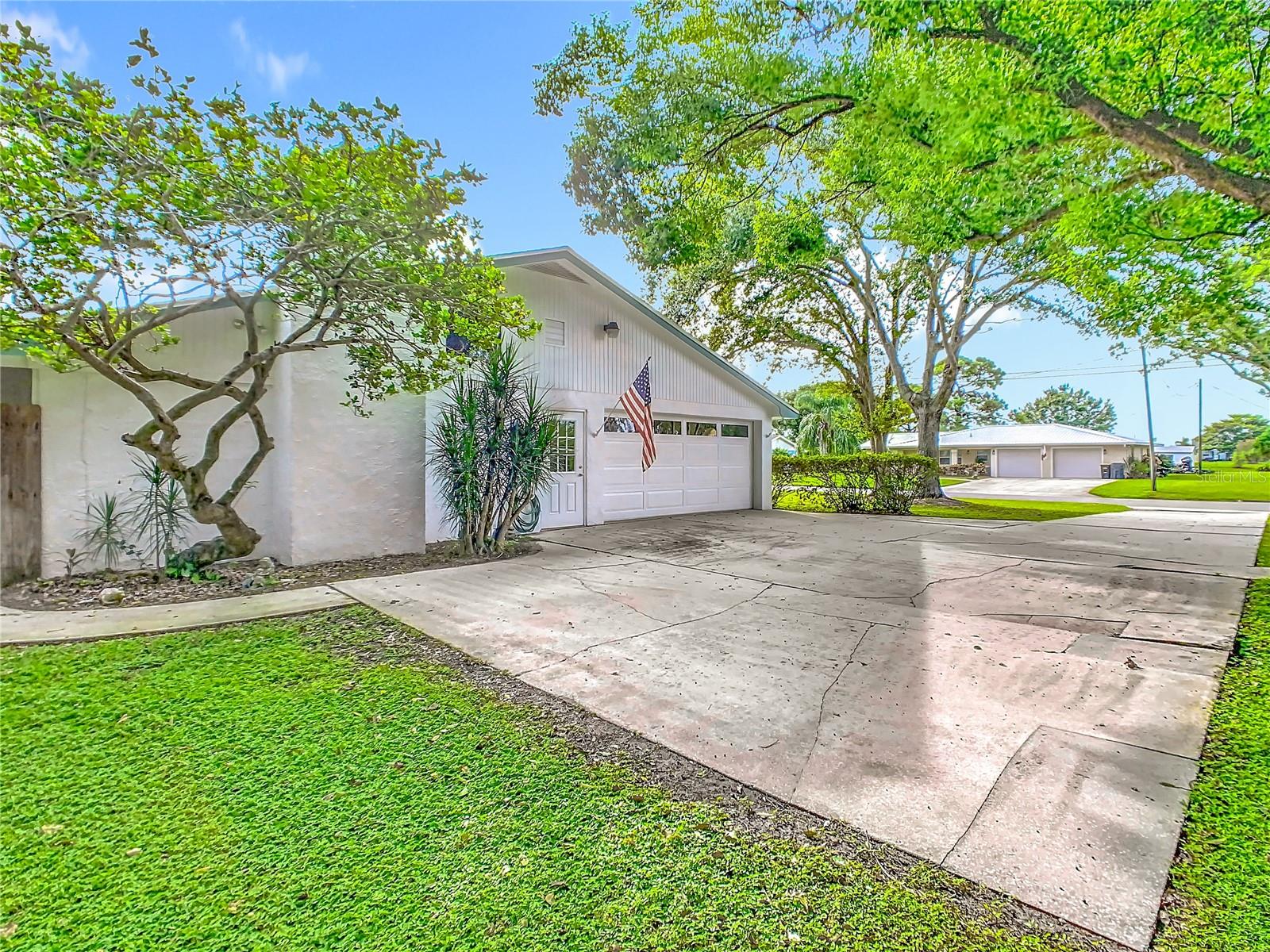 433 CANAL DR