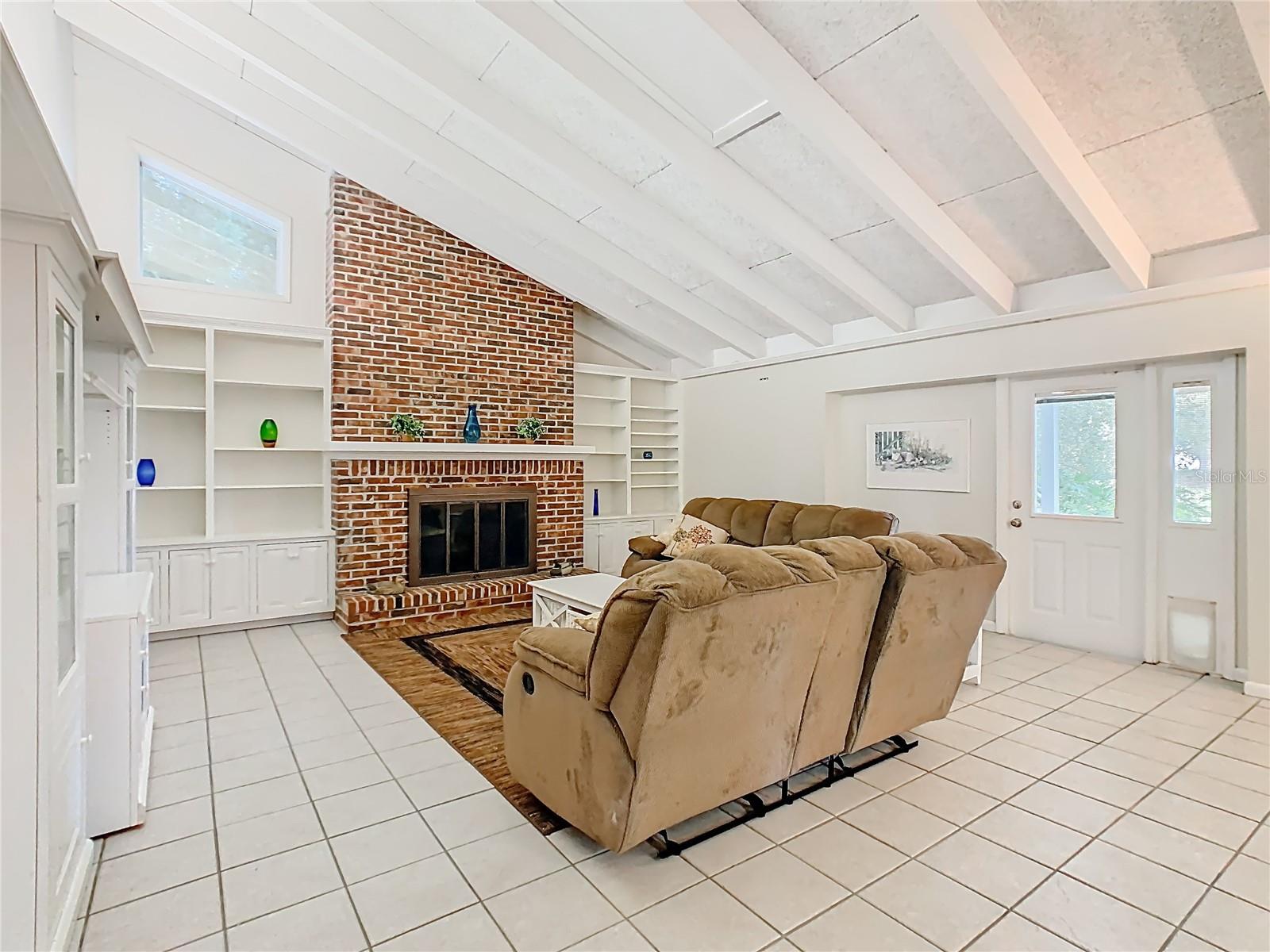 433 CANAL DR