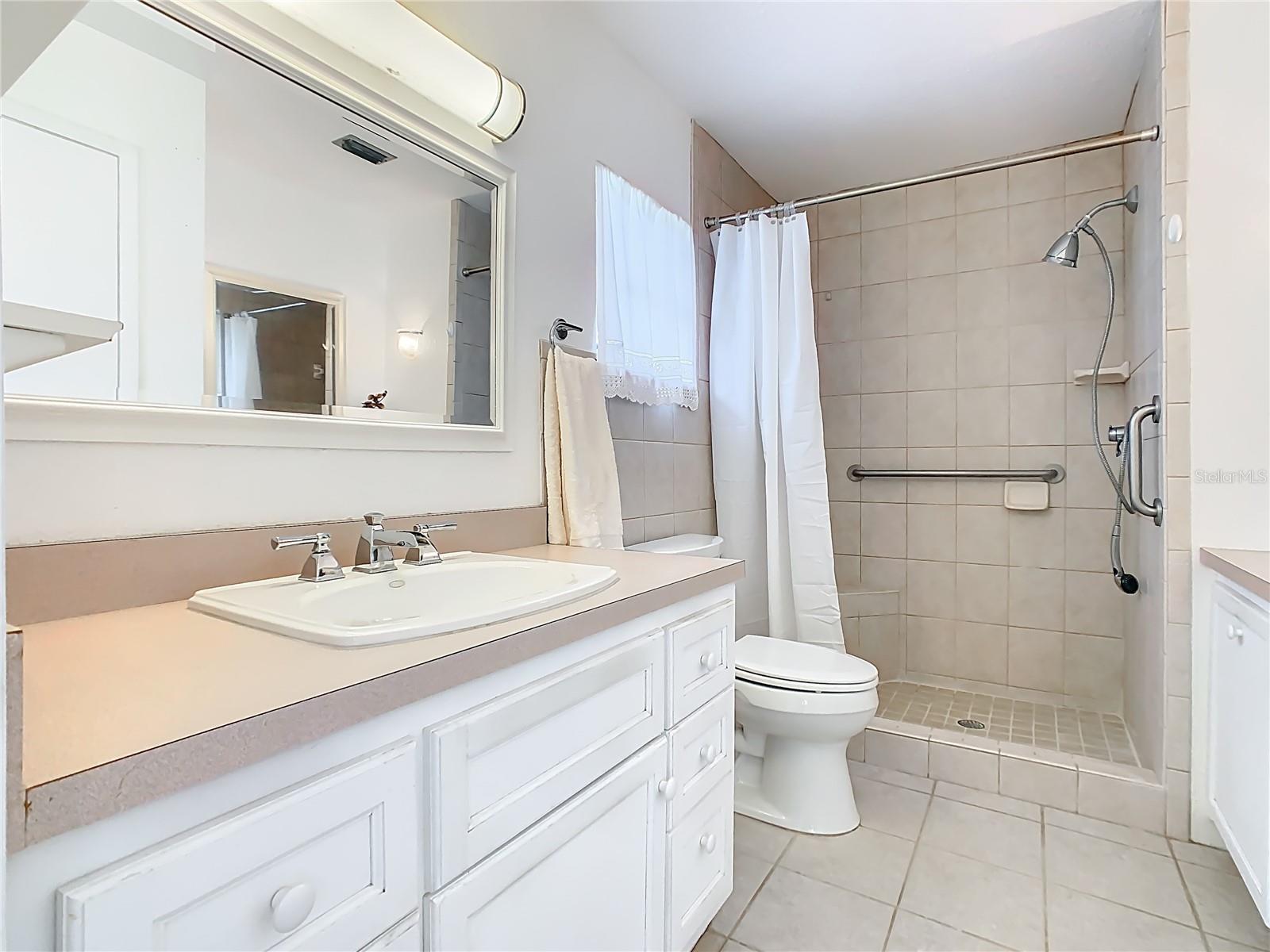433 CANAL DR