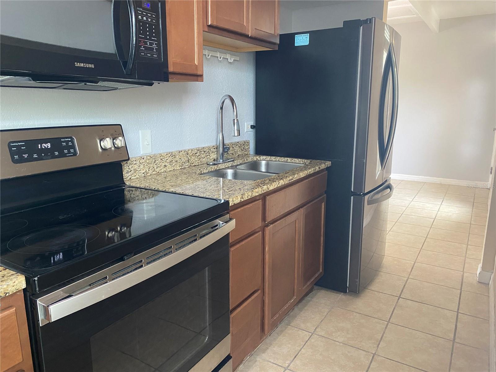4409 CLUB CIR