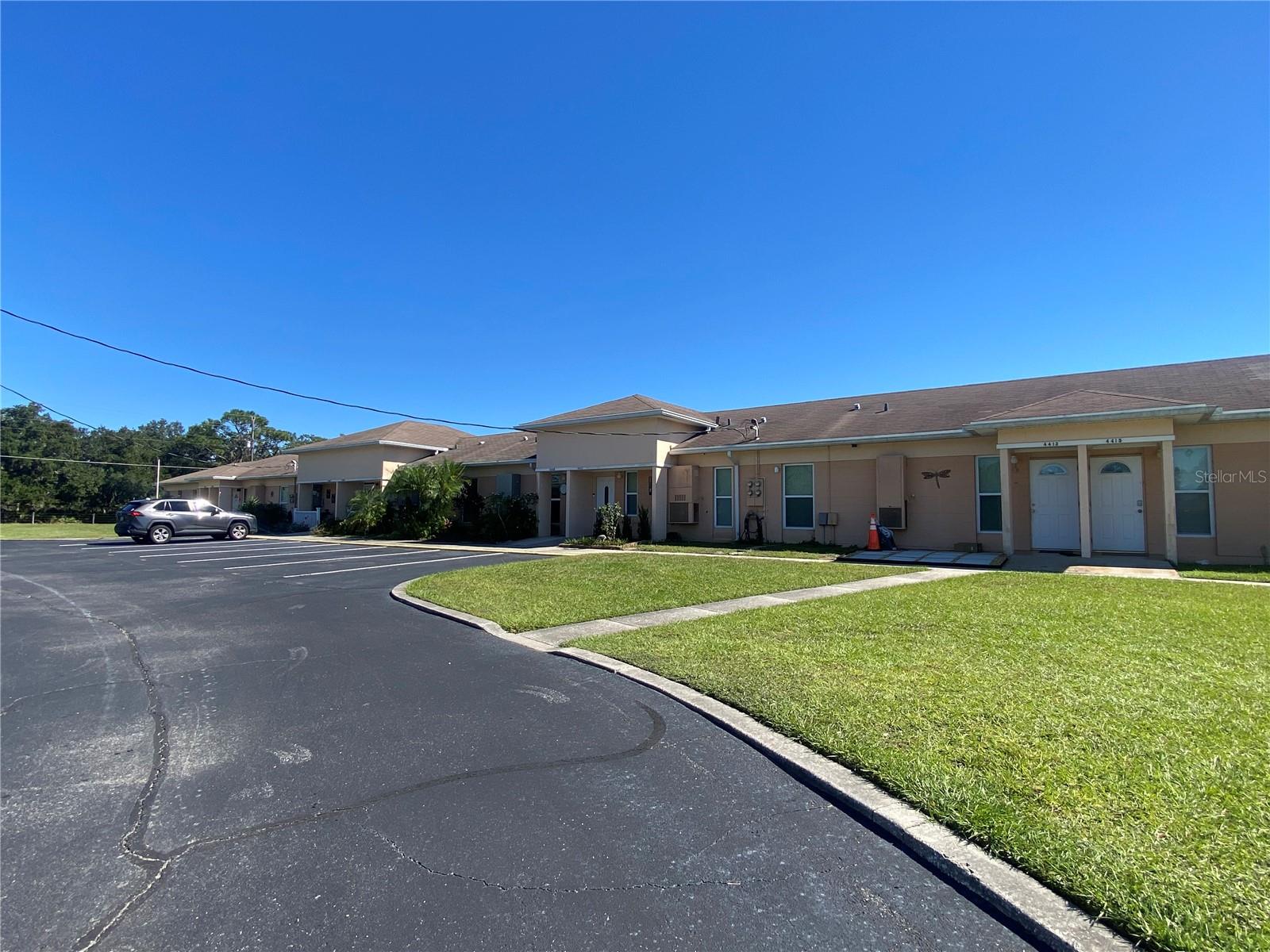 4409 CLUB CIR