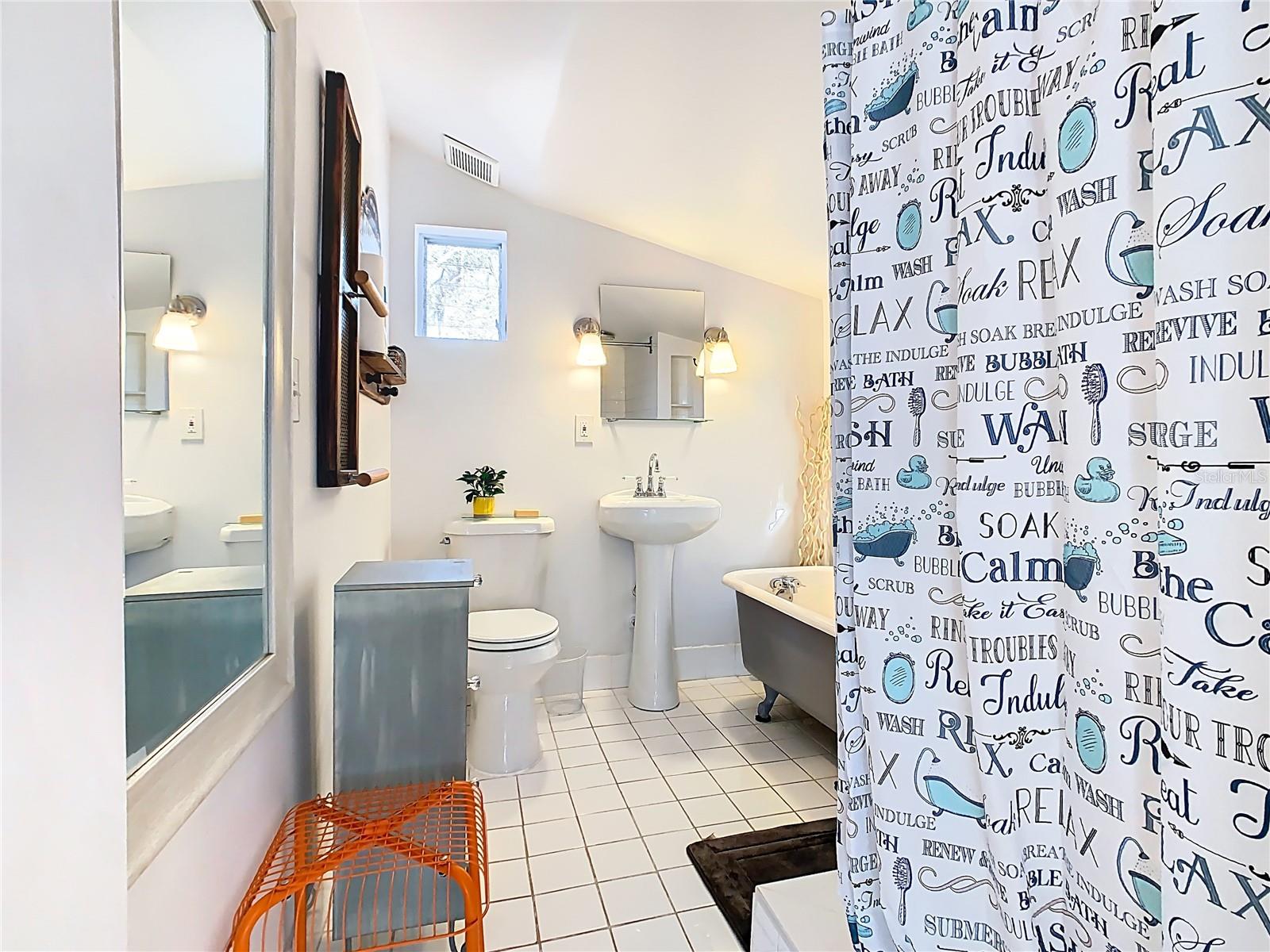 1124 SAINT ANNE SHRINE RD