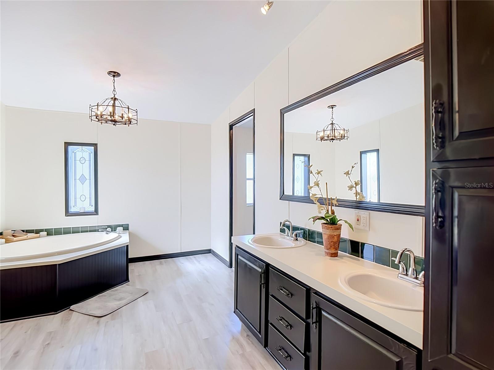 202 WAVERLY LOOP