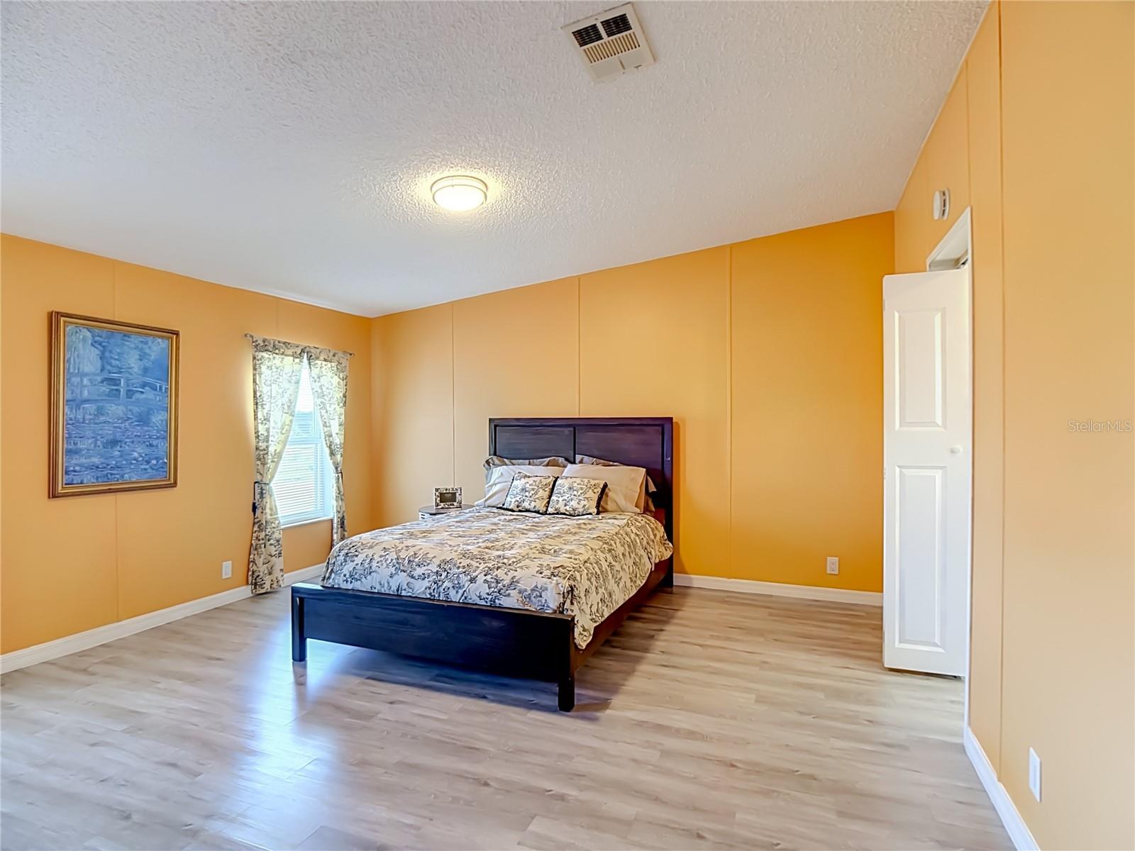 202 WAVERLY LOOP