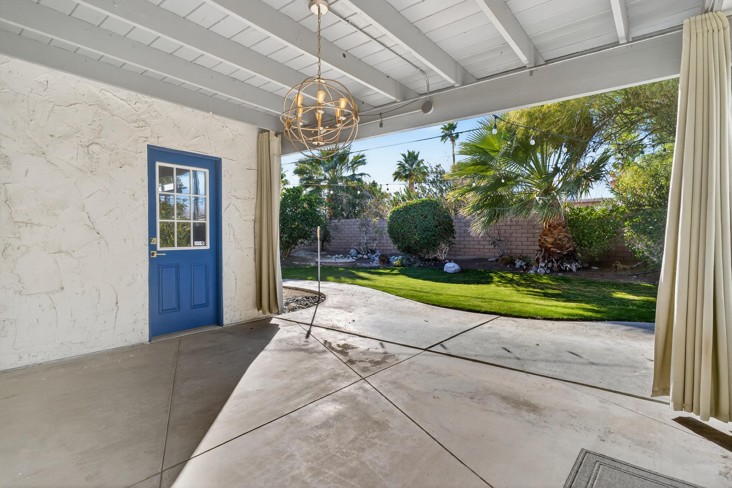 2911 N Cypress RD
