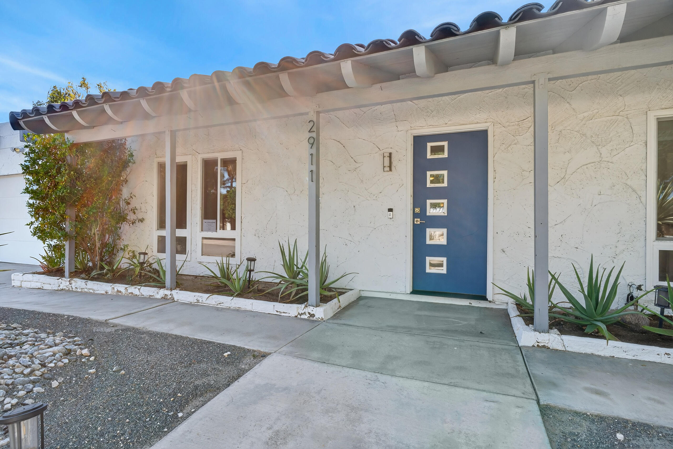 2911 N Cypress RD