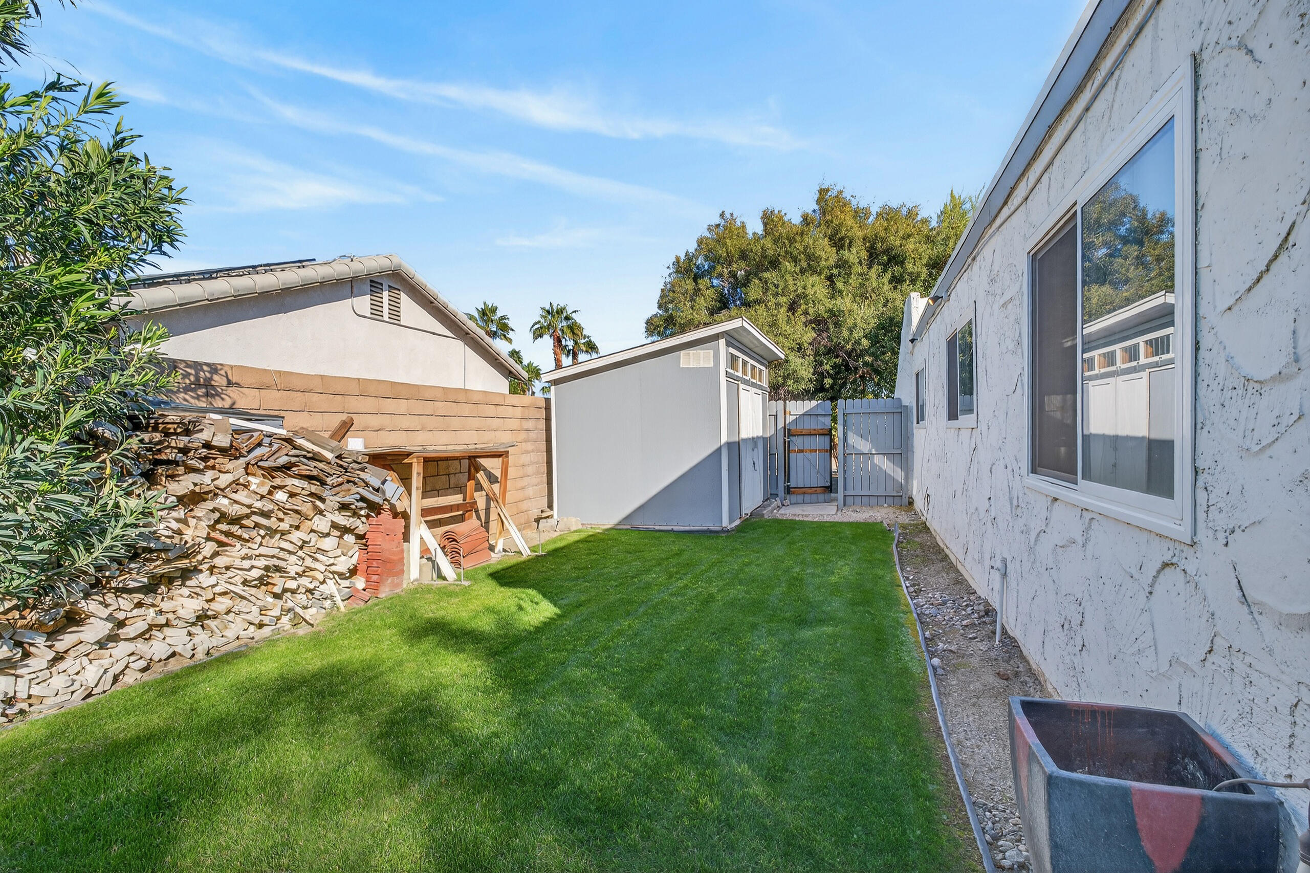2911 N Cypress RD