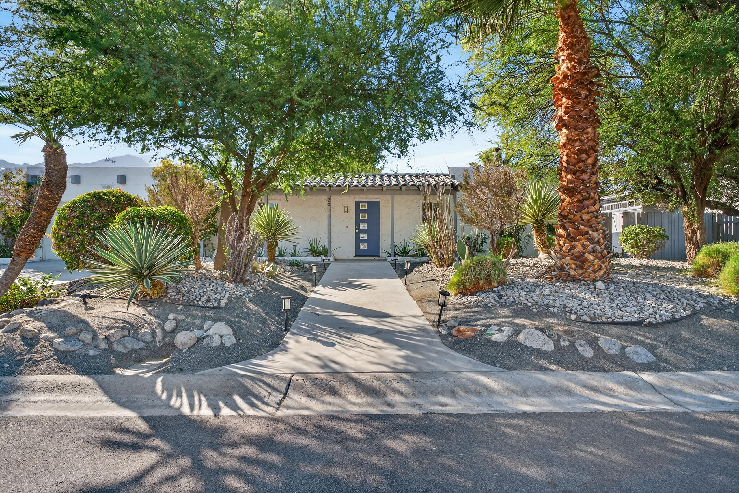 2911 N Cypress RD