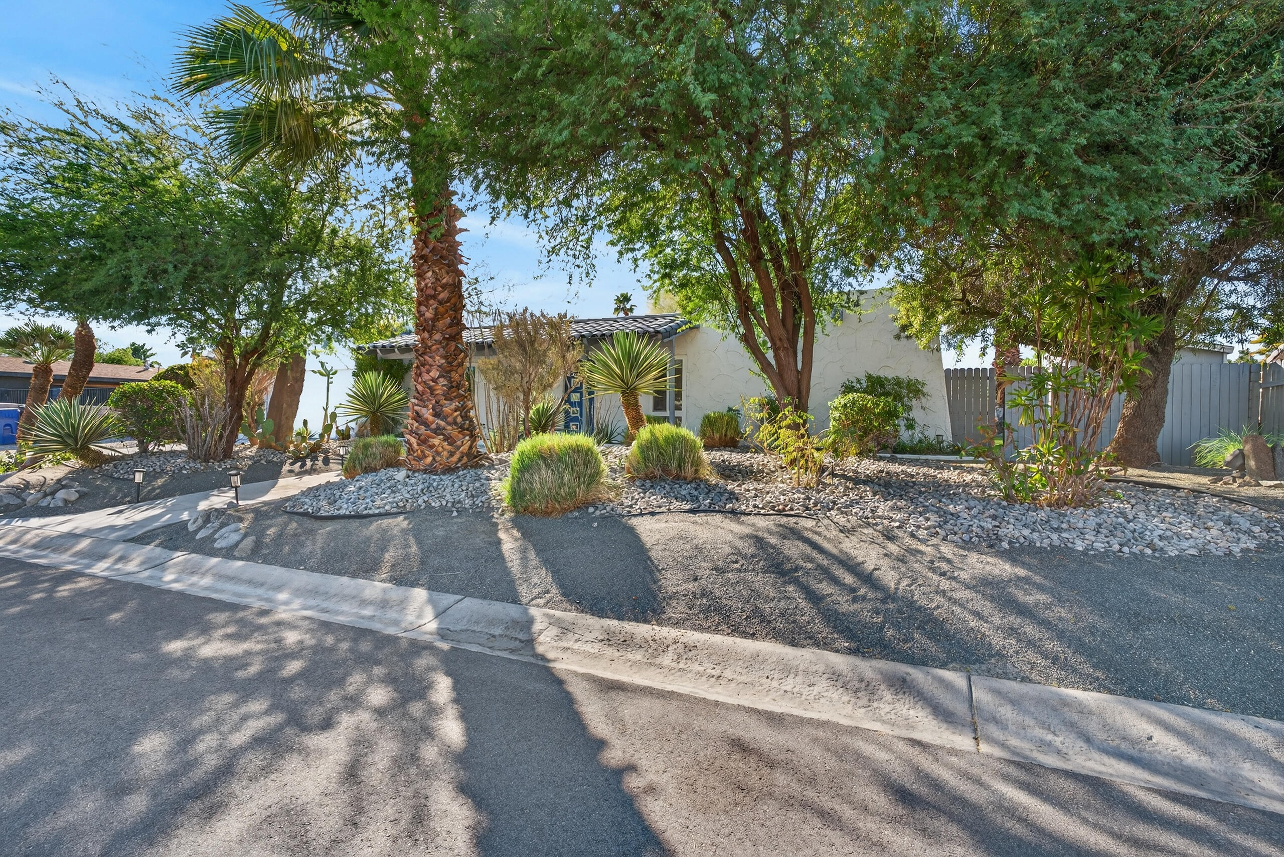 2911 N Cypress RD