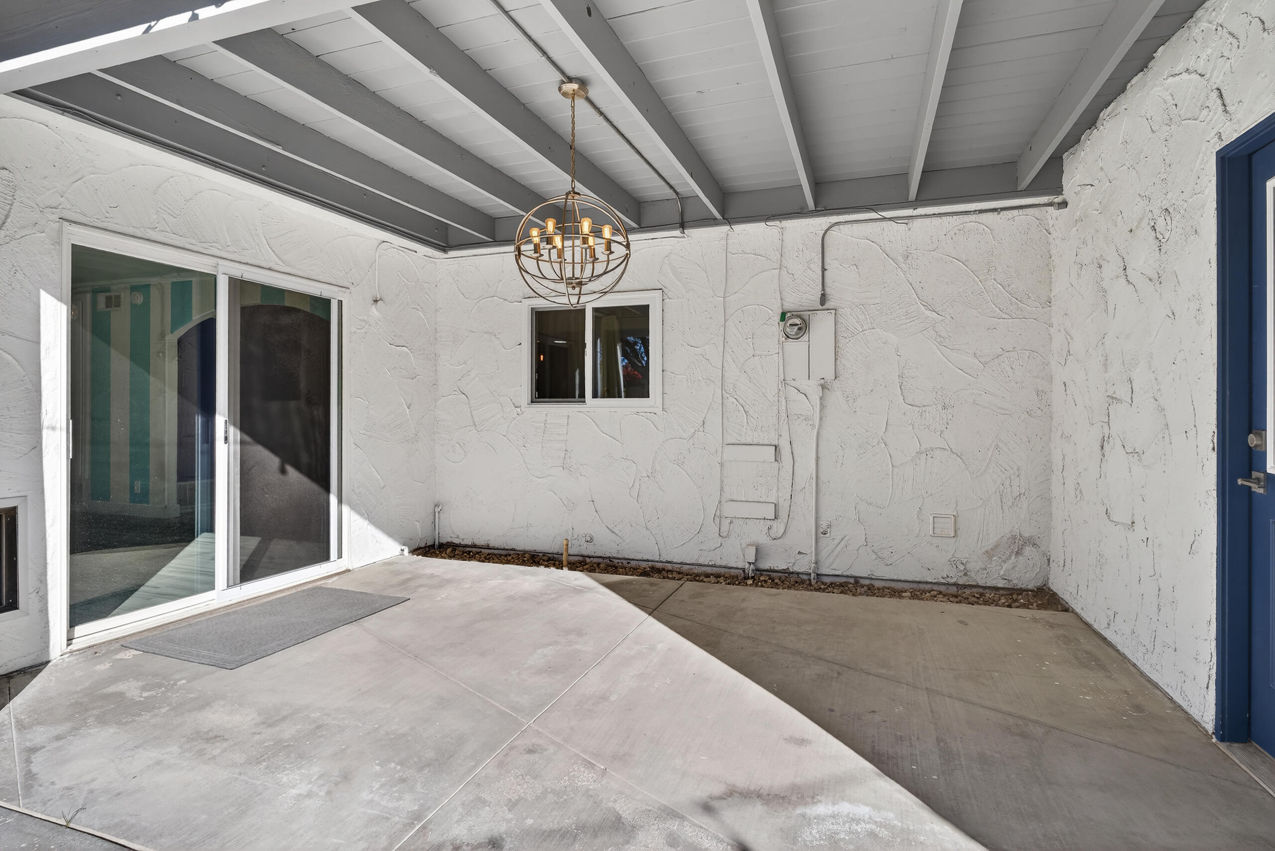 2911 N Cypress RD