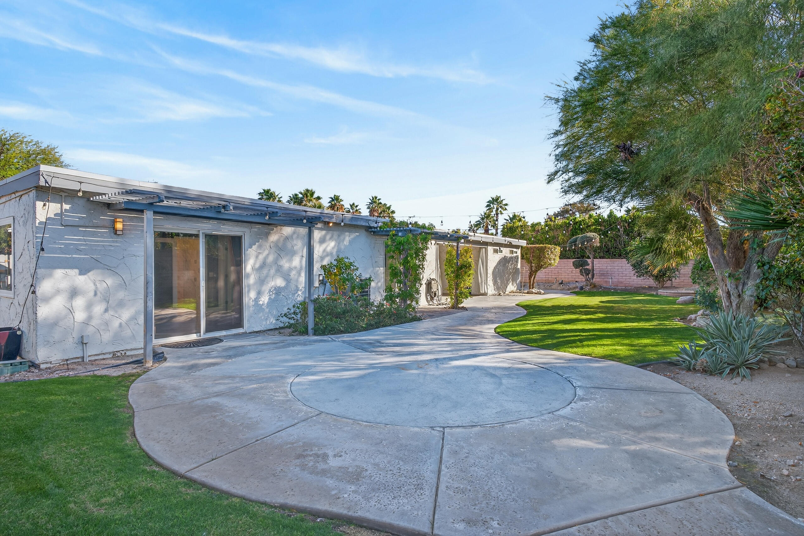 2911 N Cypress RD