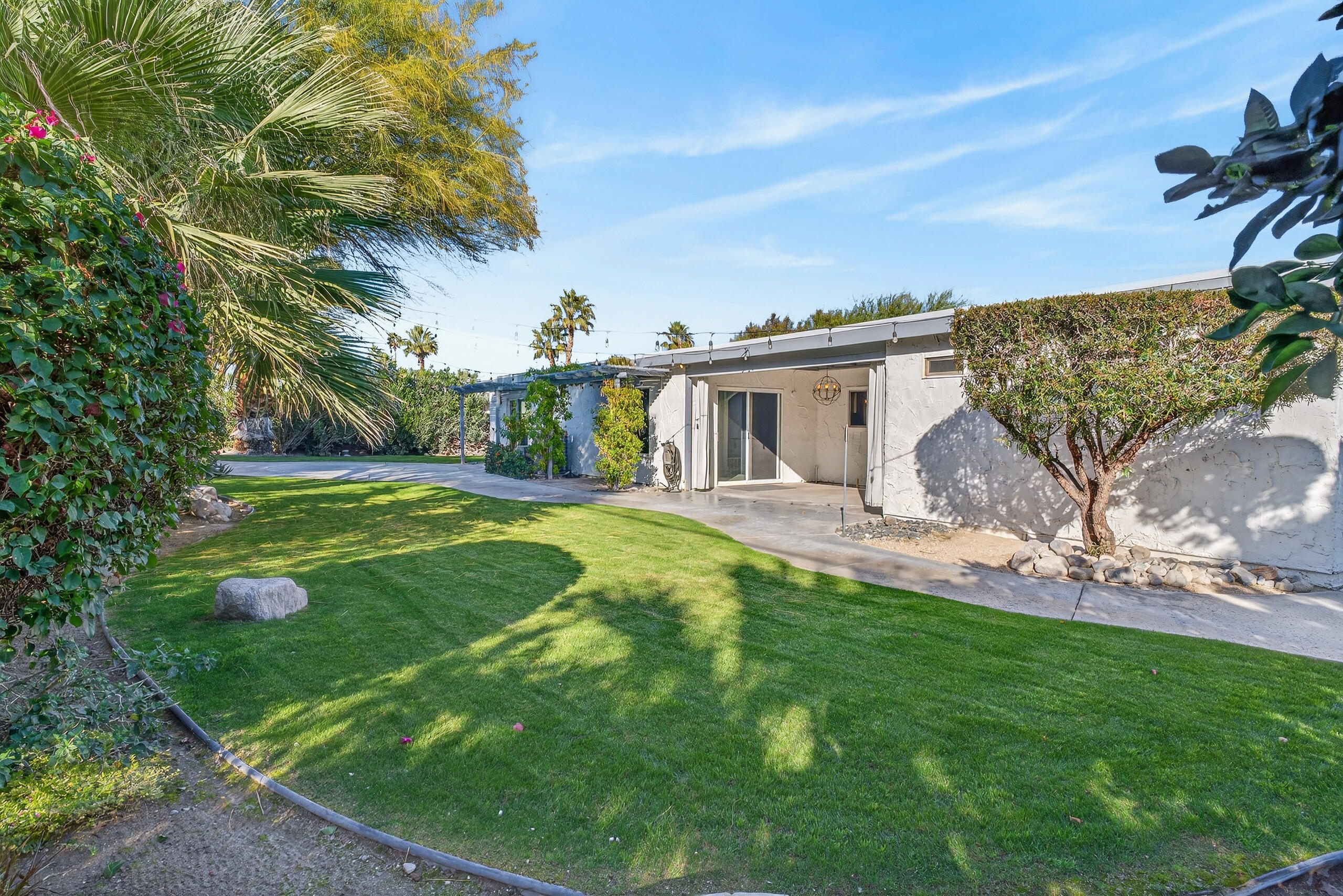 2911 N Cypress RD