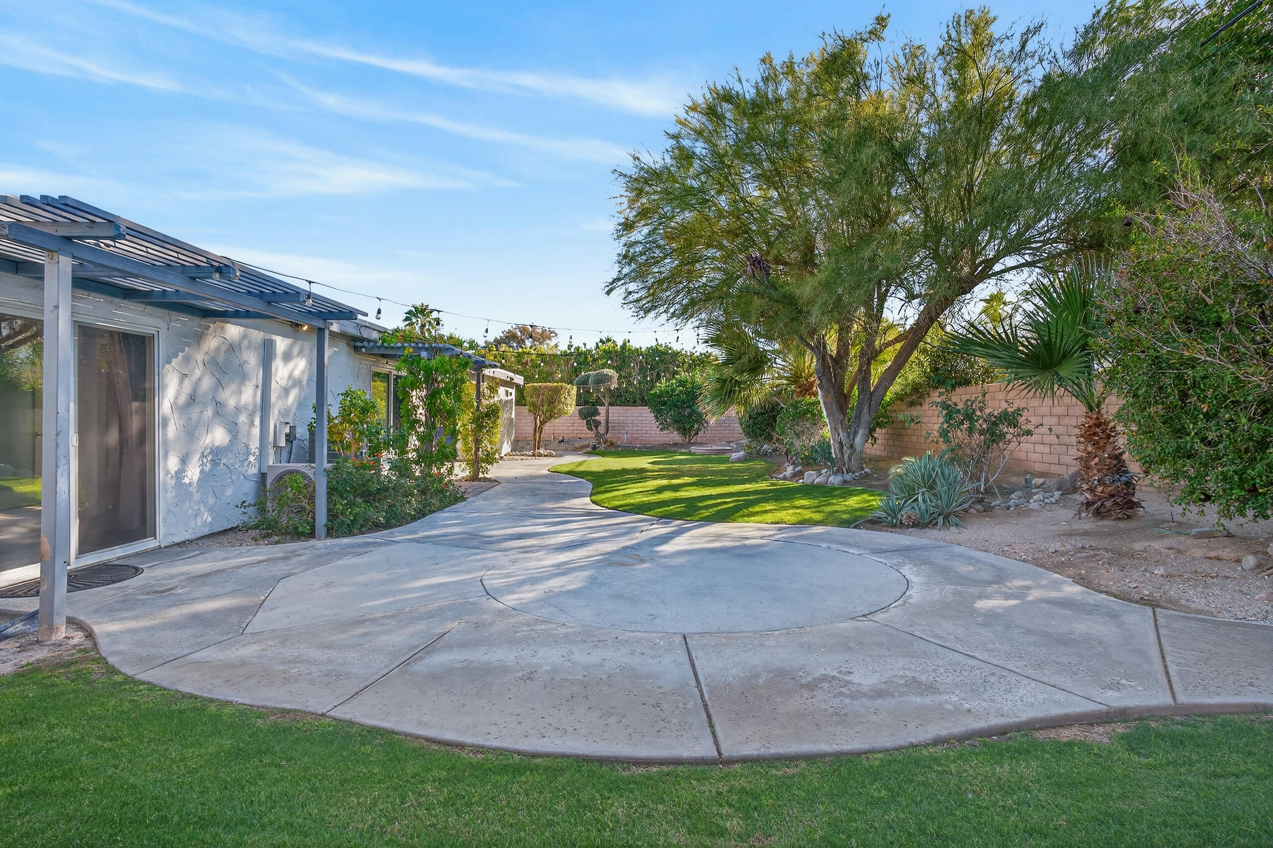 2911 N Cypress RD