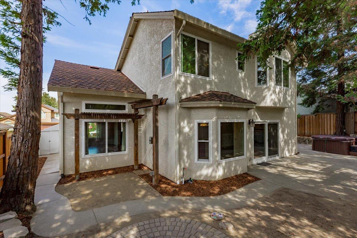 5629 Glen Oaks Drive