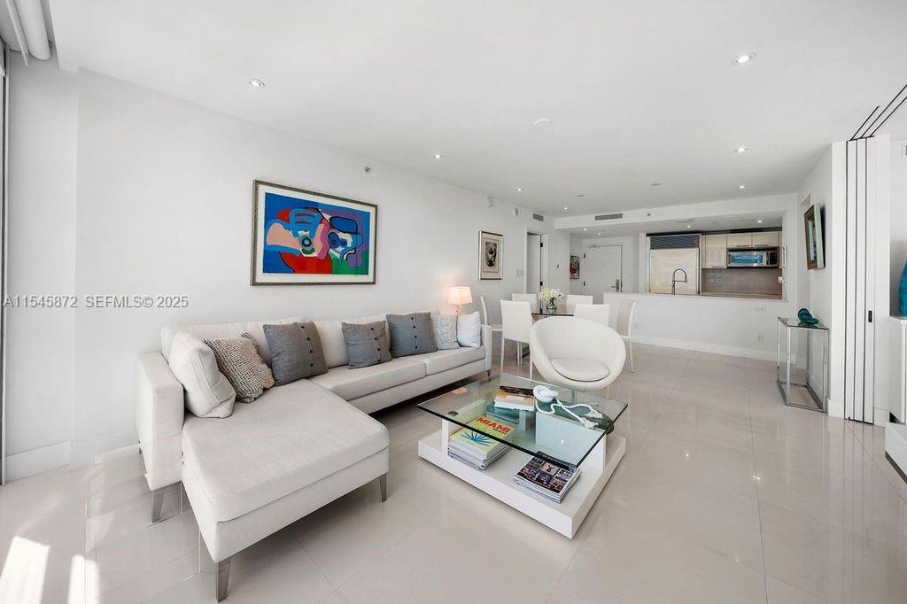 6801 Collins Ave Unit: 1210 /1206