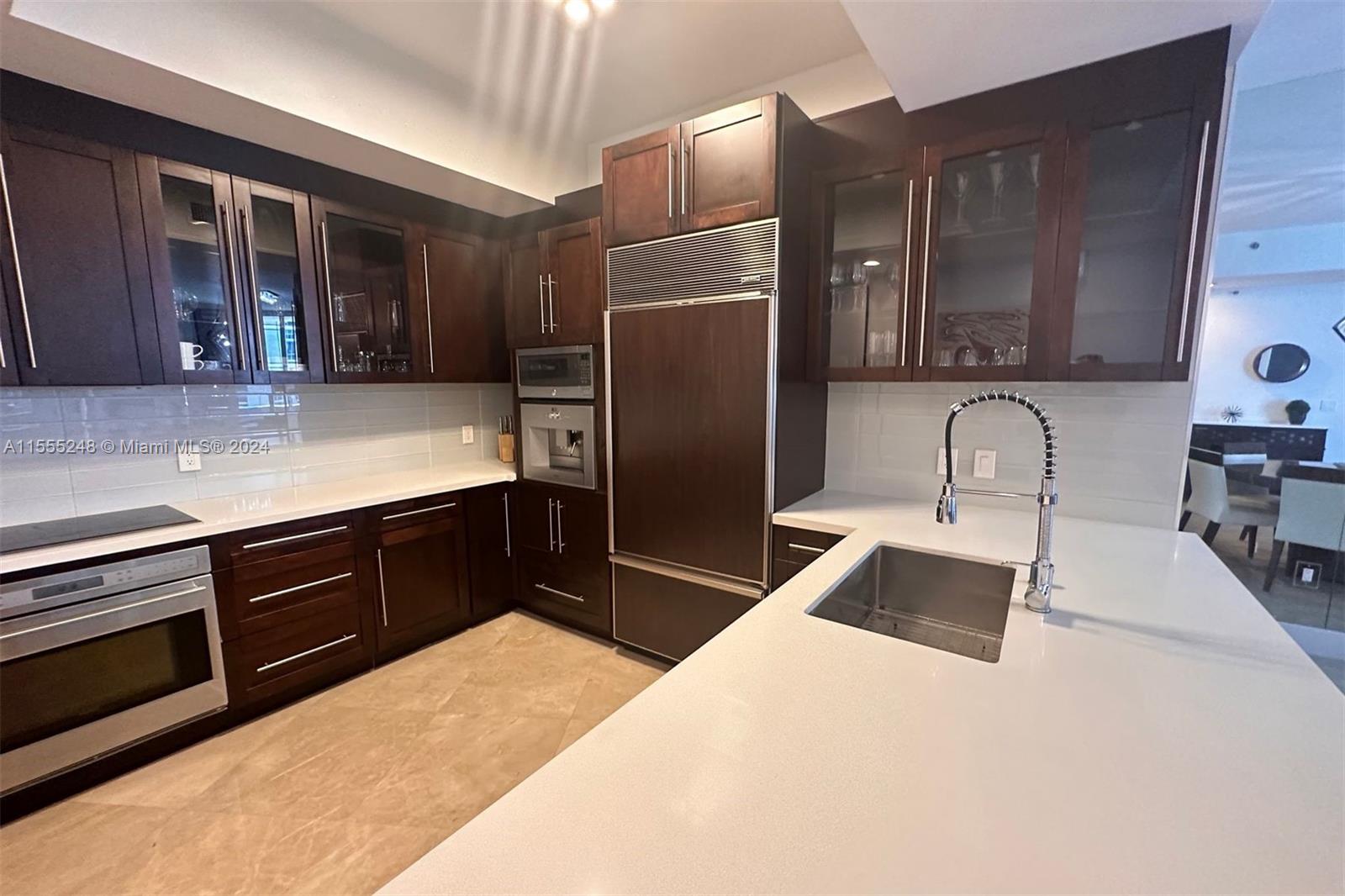 15811 Collins Ave # 1507